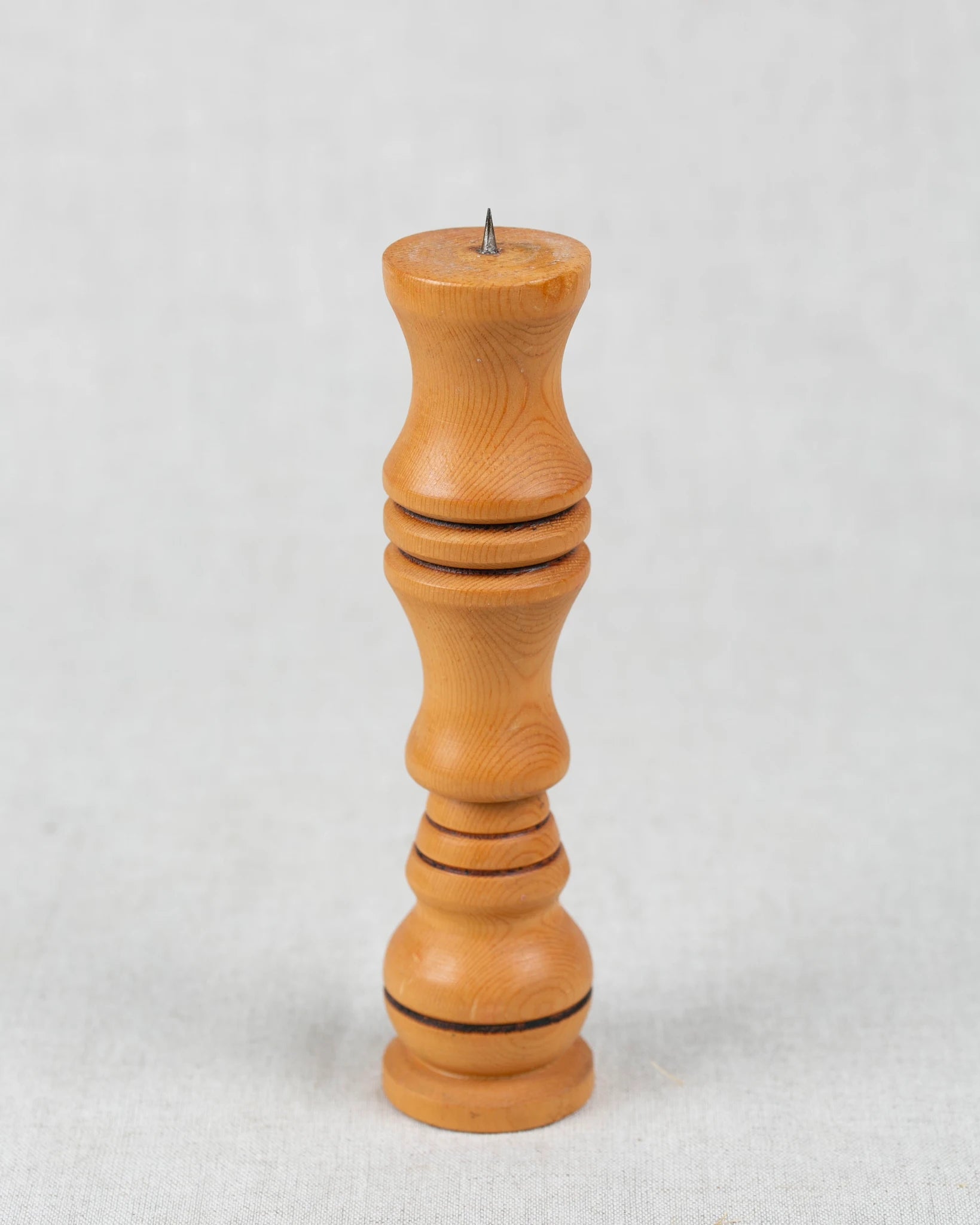 kerzenständer-gedrechselt-holz-kerzenhalter-vintage