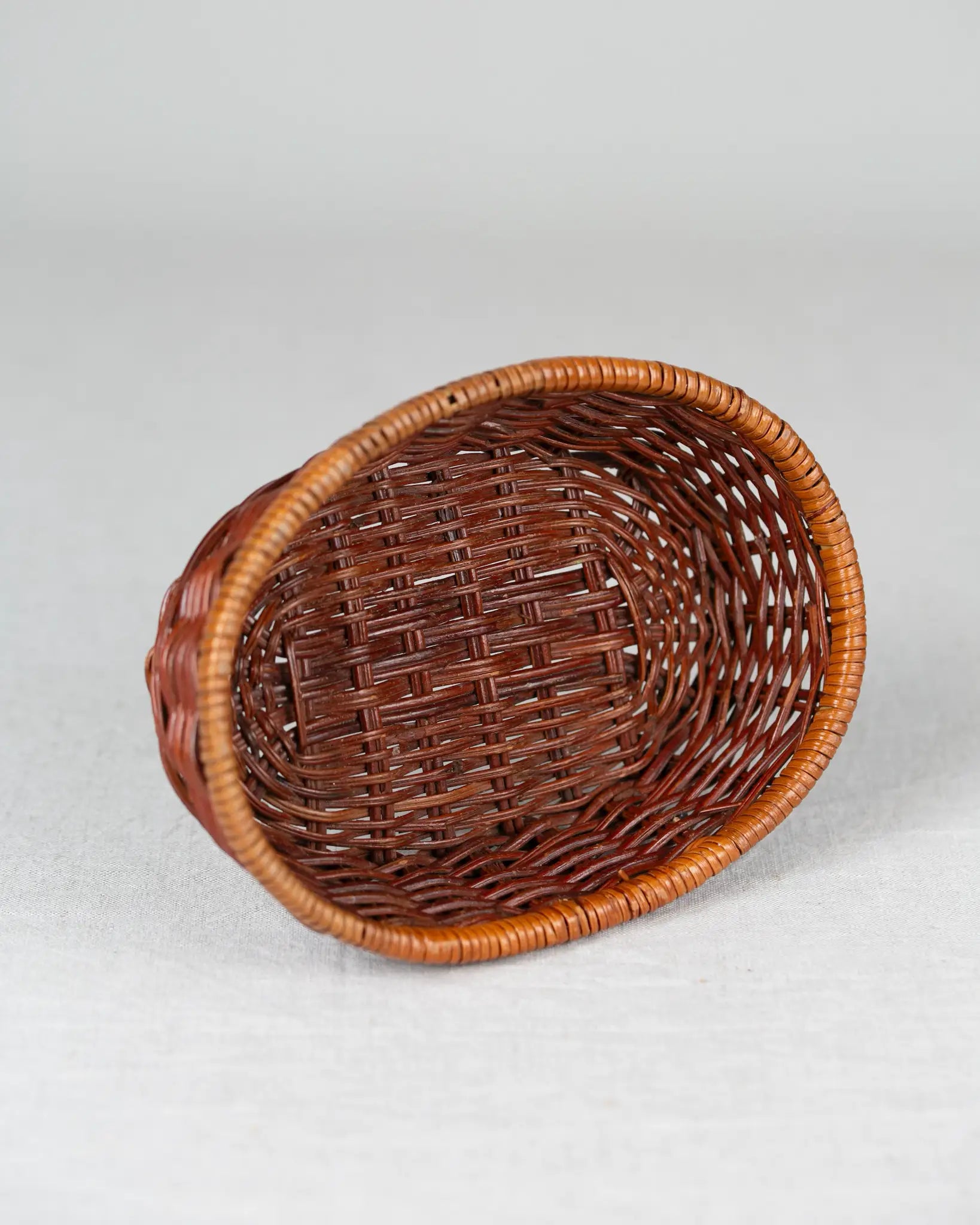 korb-rattan-braun-körbchen-aufbewahrung