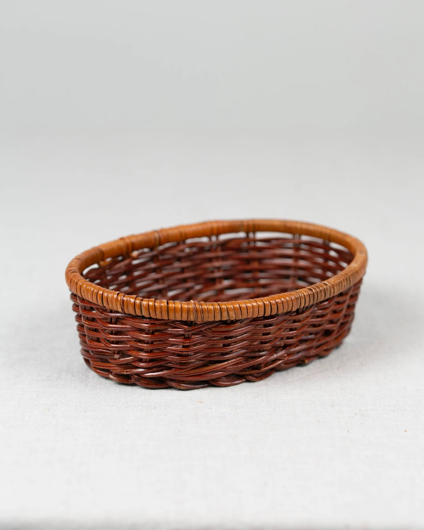 korb-rattan-braun-körbchen-aufbewahrung
