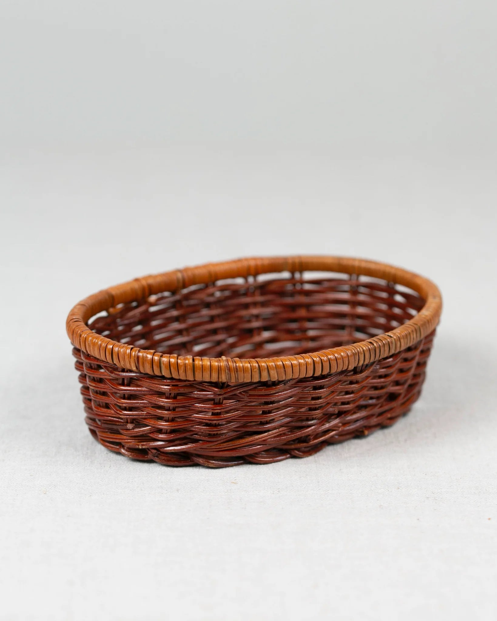 korb-rattan-braun-körbchen-aufbewahrung