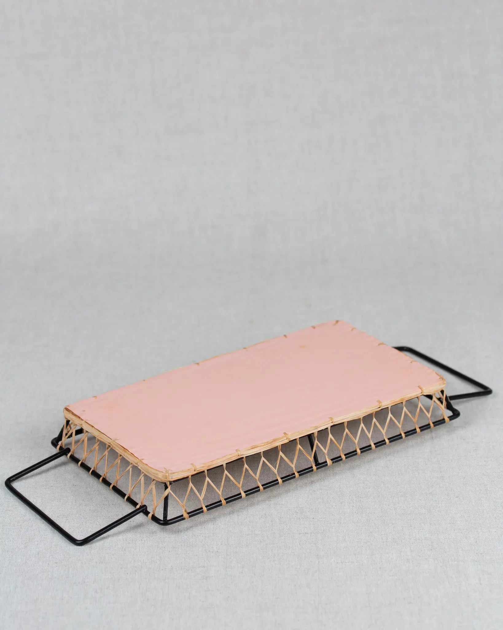 midcentury-dekotablett-tablett-korbgeflecht-vintage-körbchen-servieren