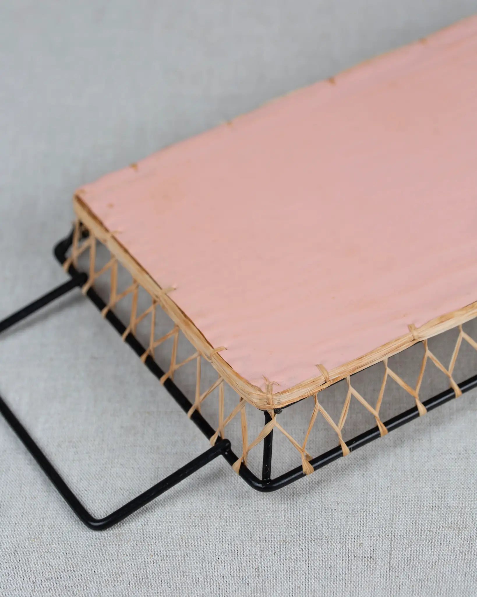 midcentury-dekotablett-tablett-korbgeflecht-vintage-körbchen-servieren