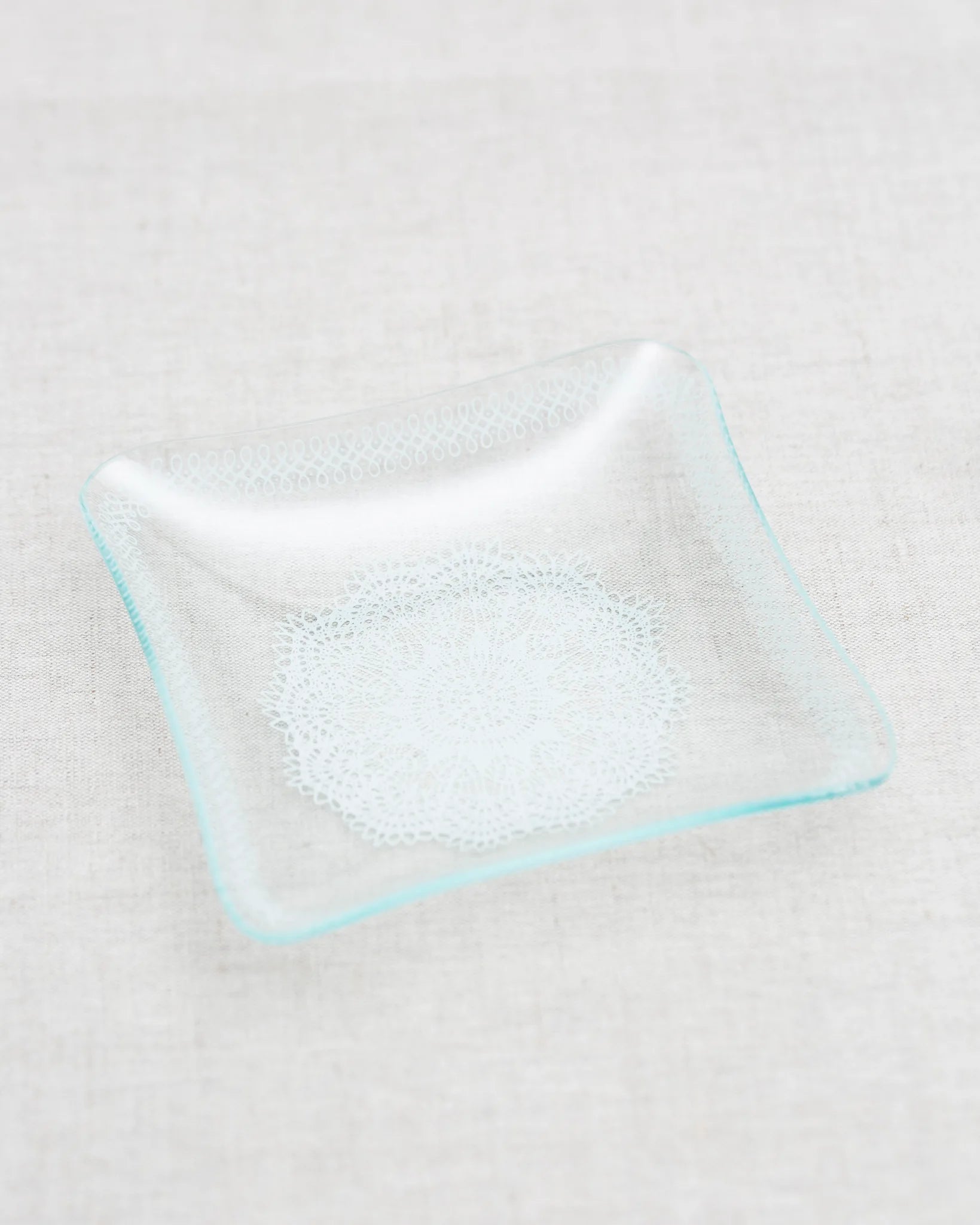 schale-glaswerk-olbernhau-gemustert-weiss-dekoschale-dekor-vintage-ostalgie-ddr