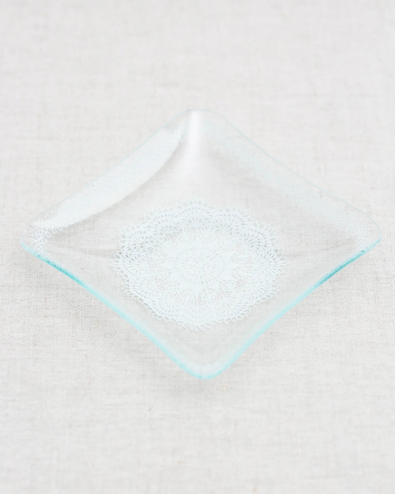 schale-glaswerk-olbernhau-gemustert-weiss-dekoschale-dekor-vintage-ostalgie-ddr