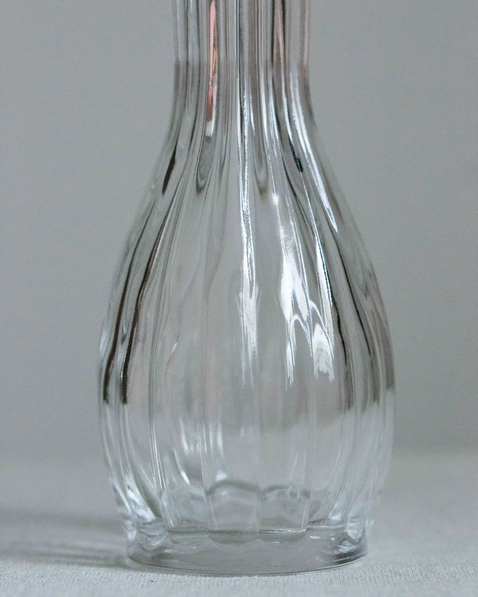 schmale-gerippte-vase-glas-vintage