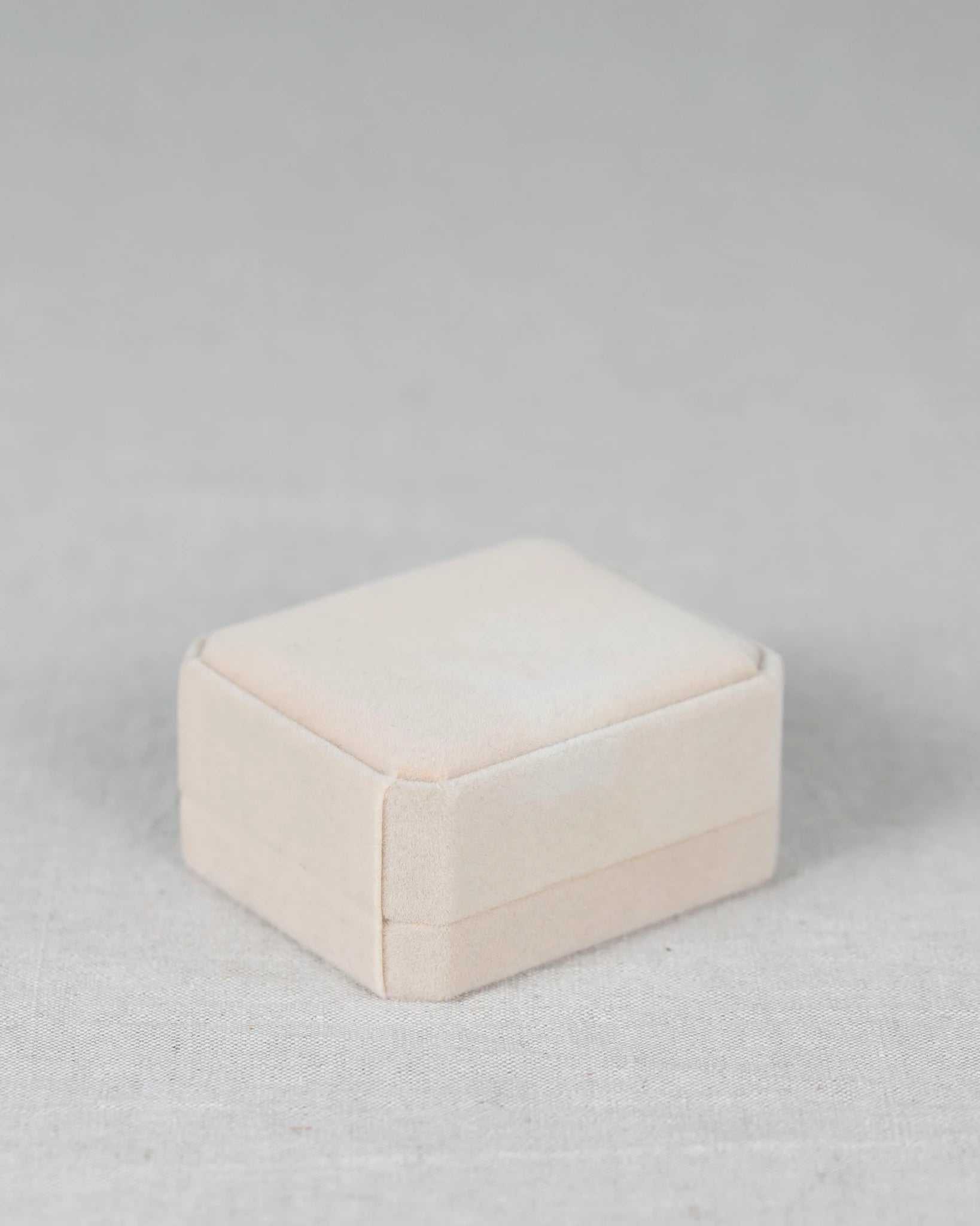 schmucketui-schmuckschale-schmuckkaestchen-samt-creme-weiss