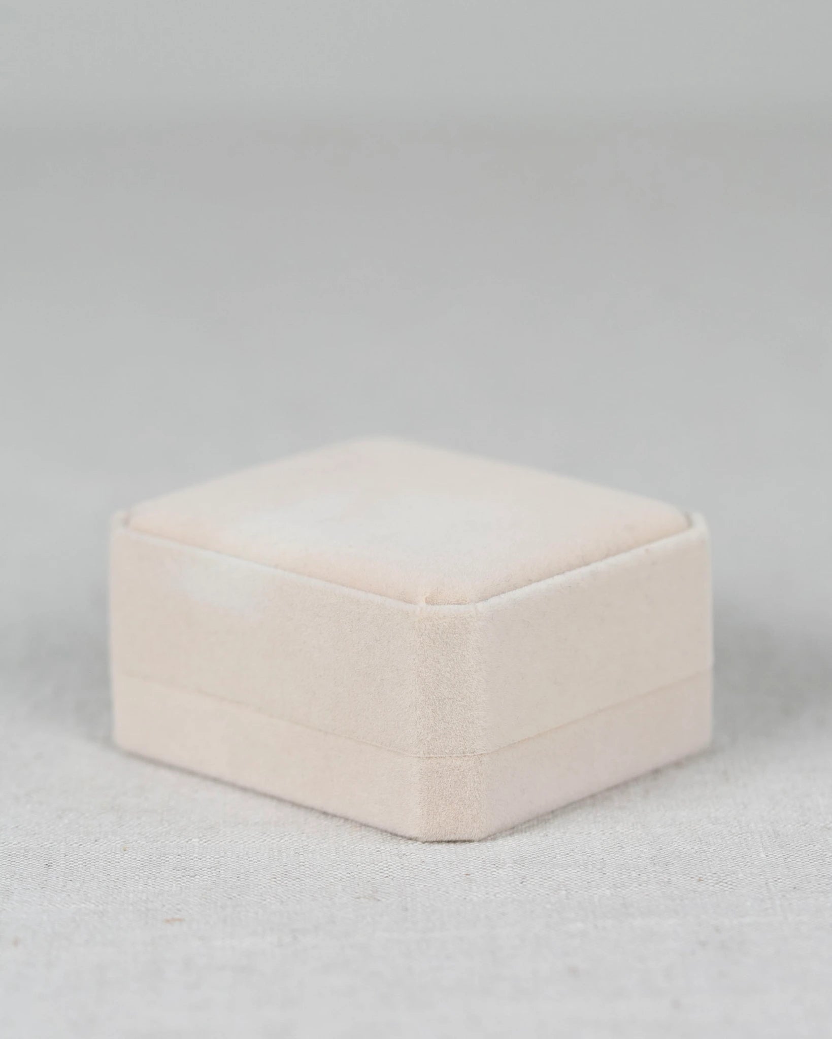 schmucketui-schmuckschale-schmuckkaestchen-samt-creme-weiss