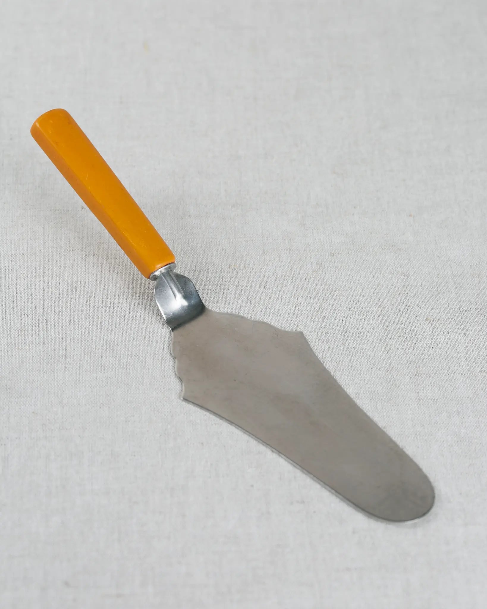 tortenheber-tortenschaufel-kuchenheber-vintage-gelb-barock