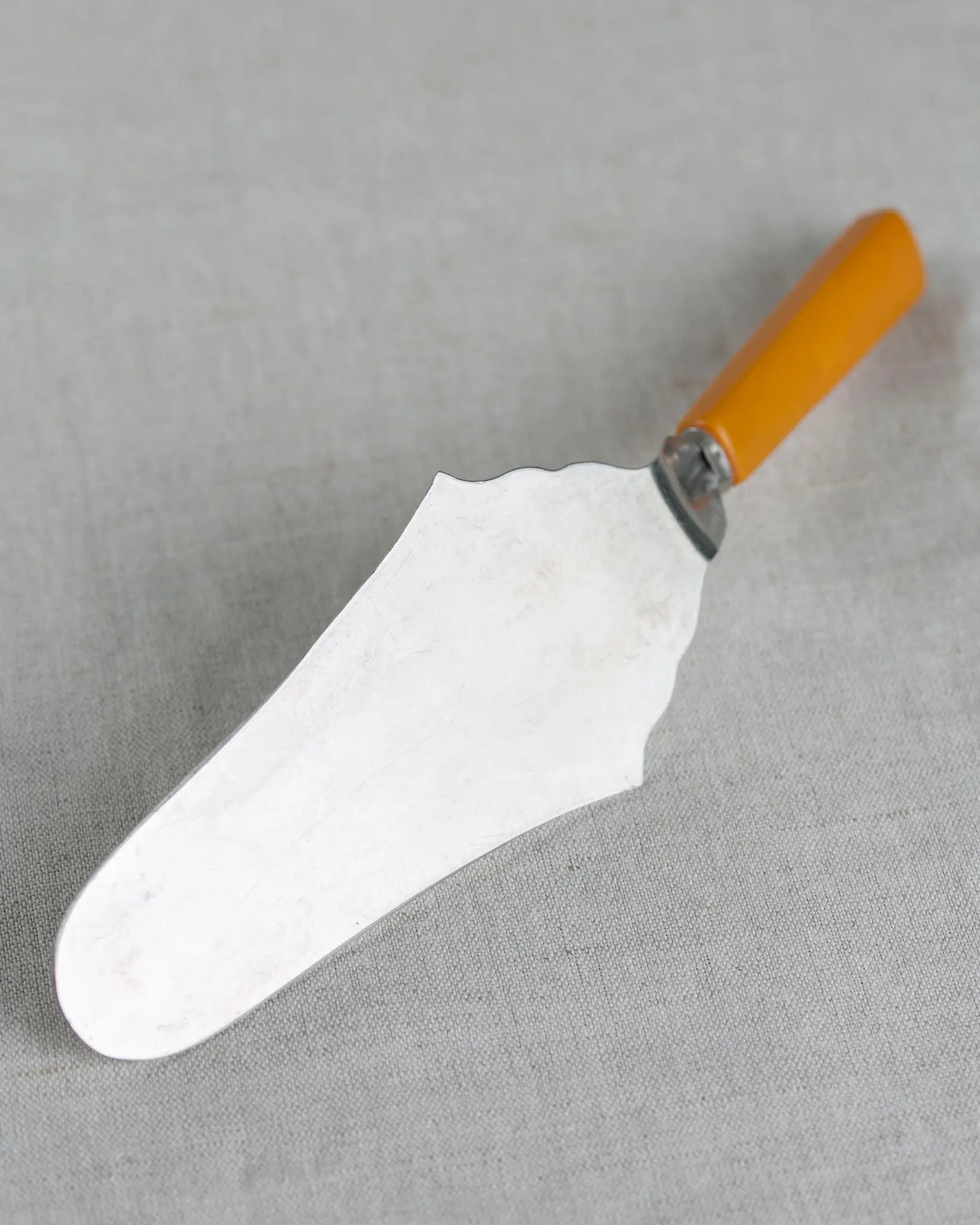 tortenheber-tortenschaufel-kuchenheber-vintage-gelb-barock