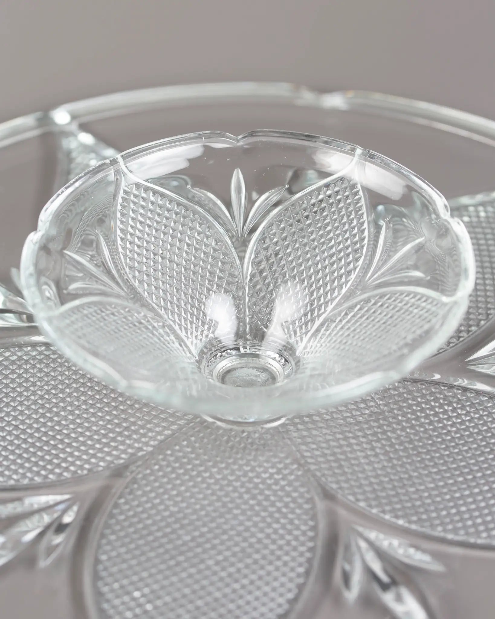 tortenplatte-glas-blüte-platte-blütenmotiv-vintage