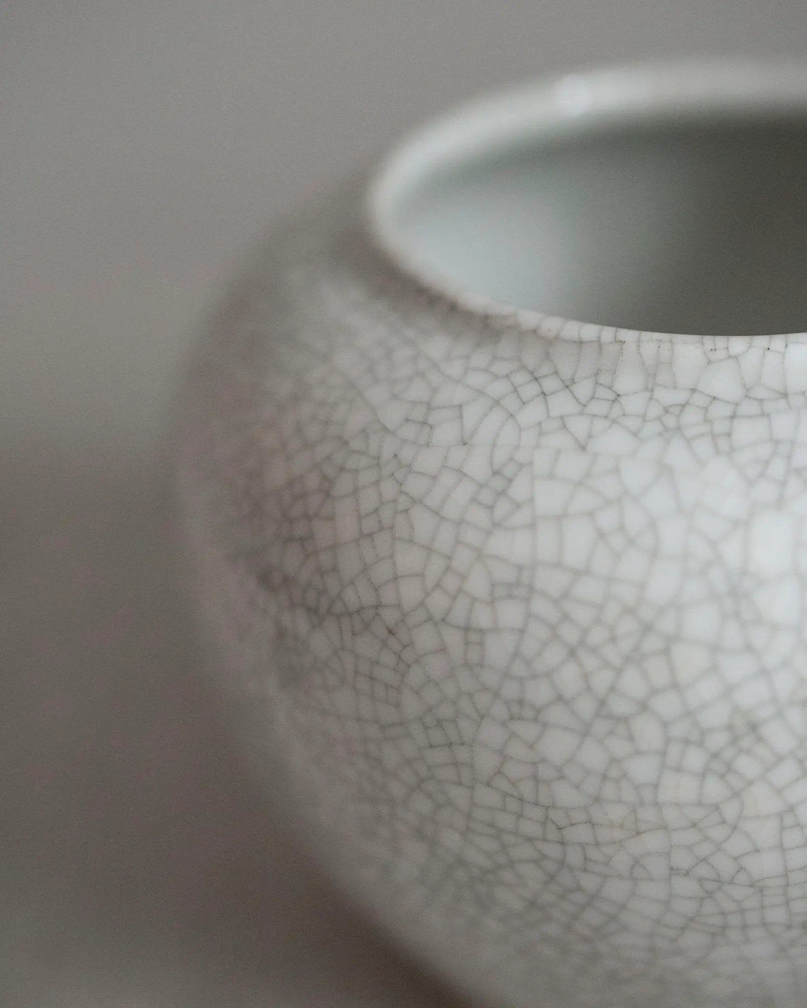 vase-craquelemuster-lichte-veb-muster-weiß