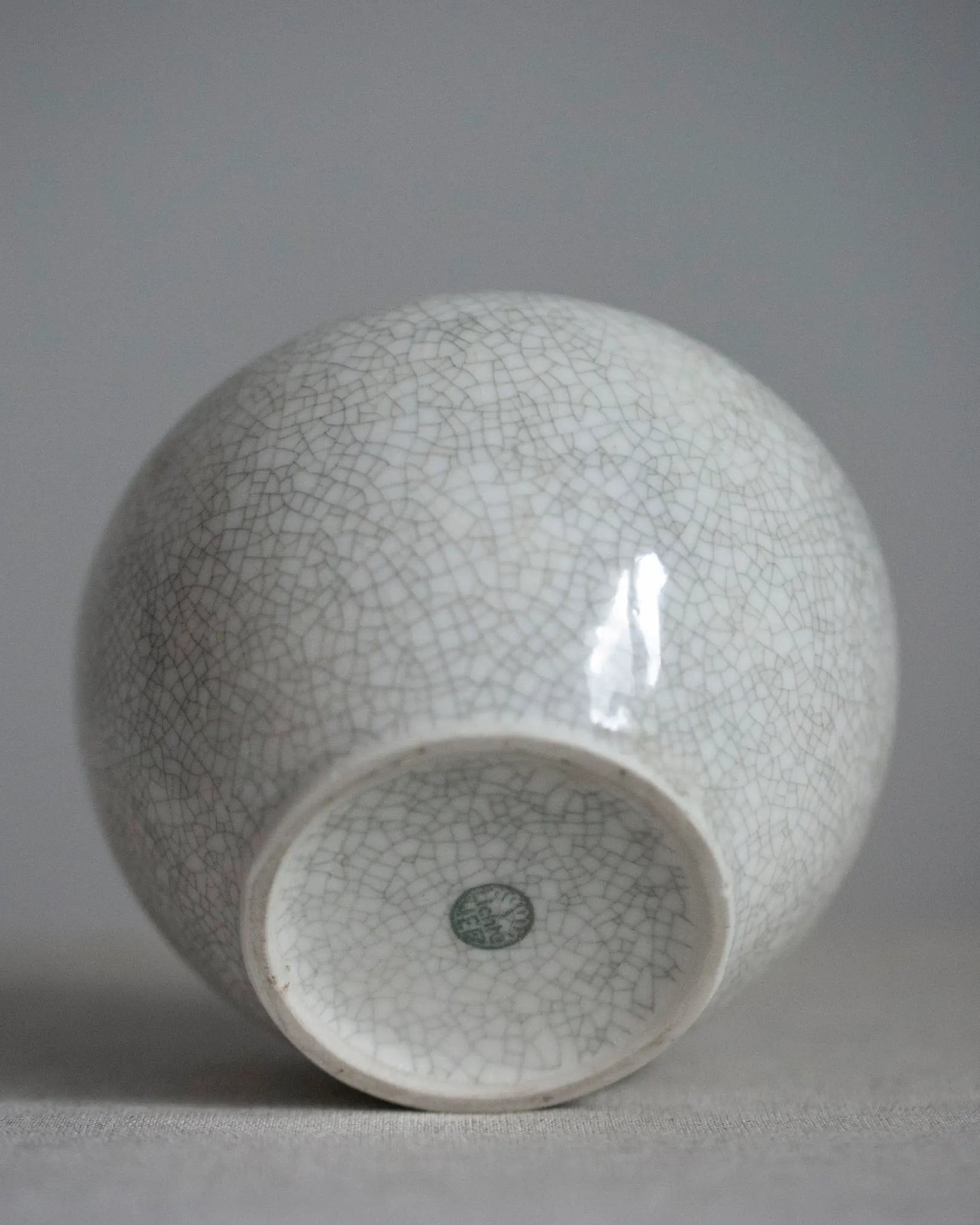vase-craquelemuster-lichte-veb-muster-weiß