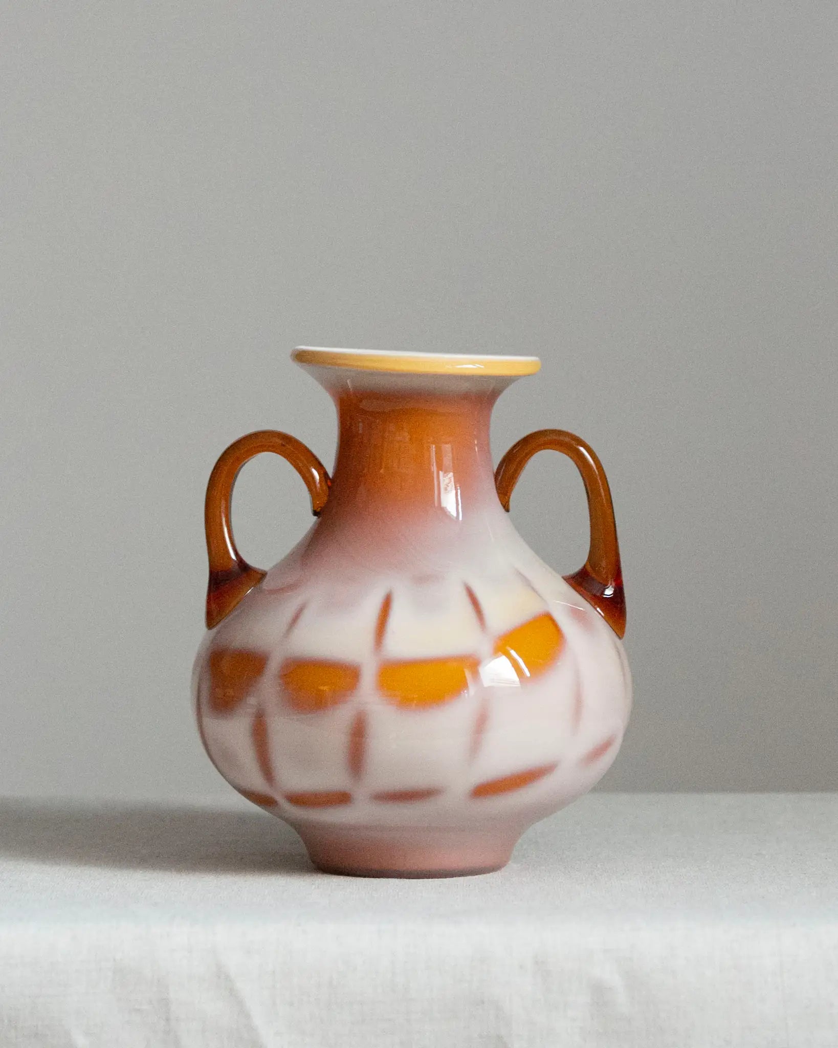 vase-henkelvase-bernsteinfarben-vintage