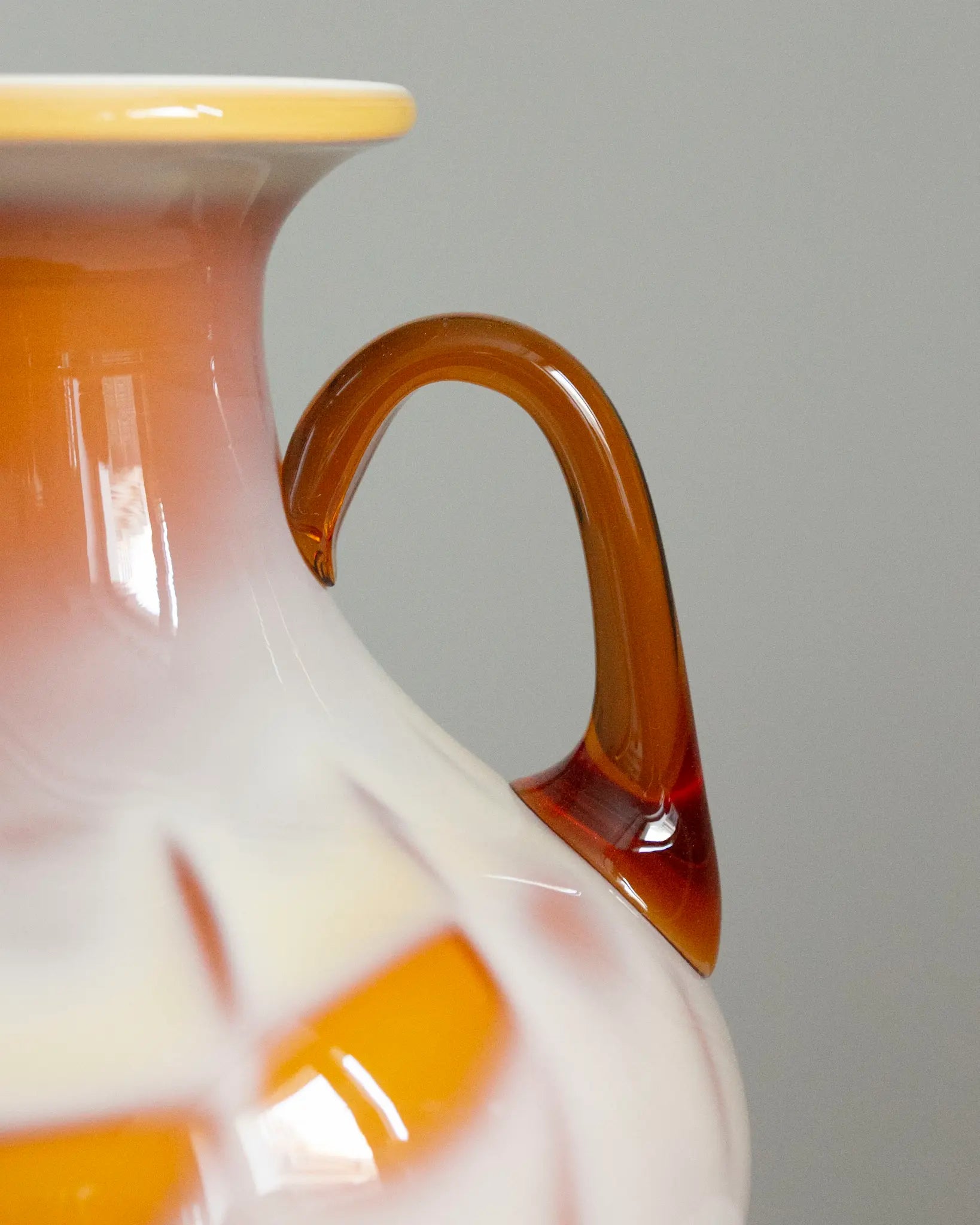 vase-henkelvase-bernsteinfarben-vintage