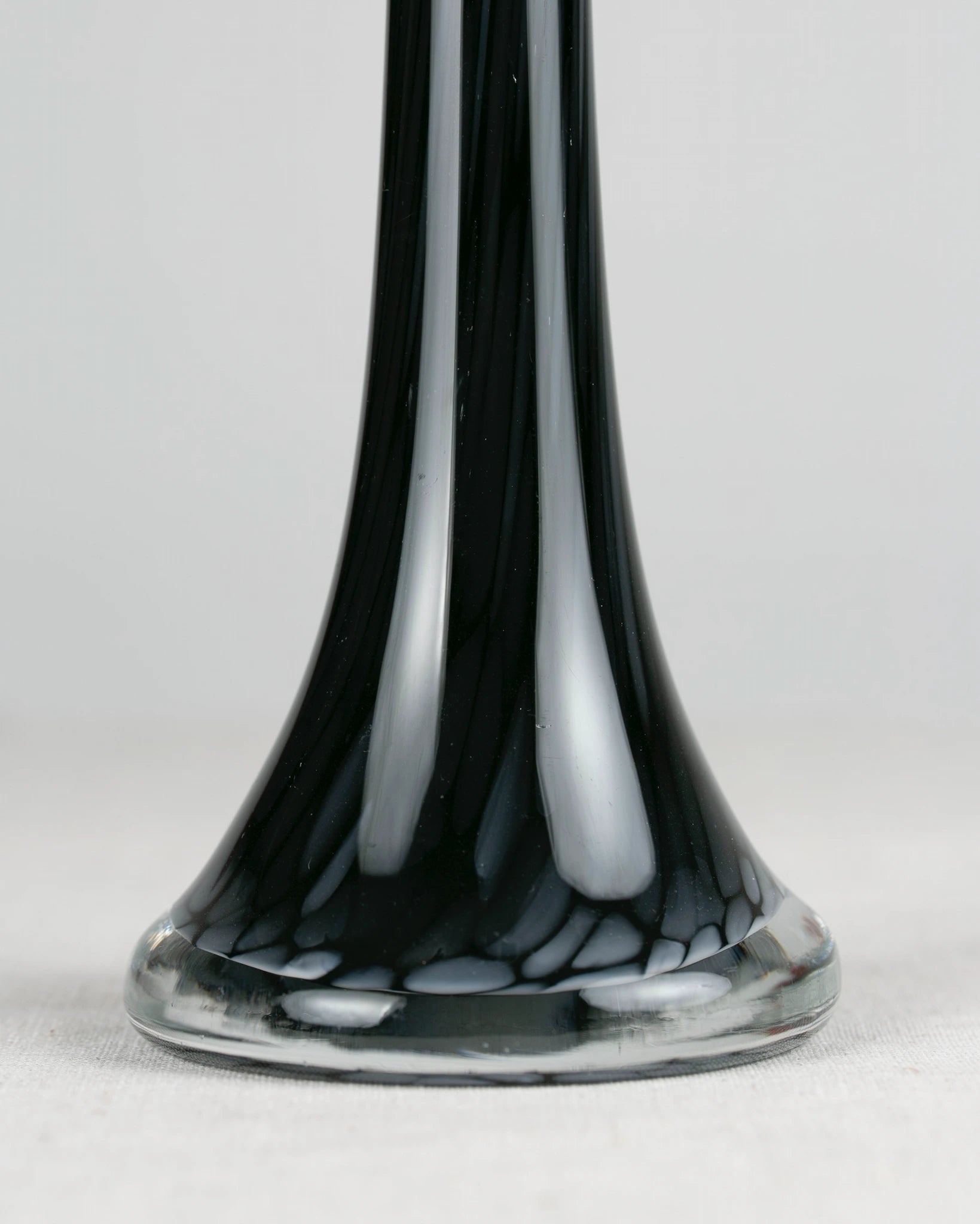 vase-langhals-murano-stil-schwarz-glas