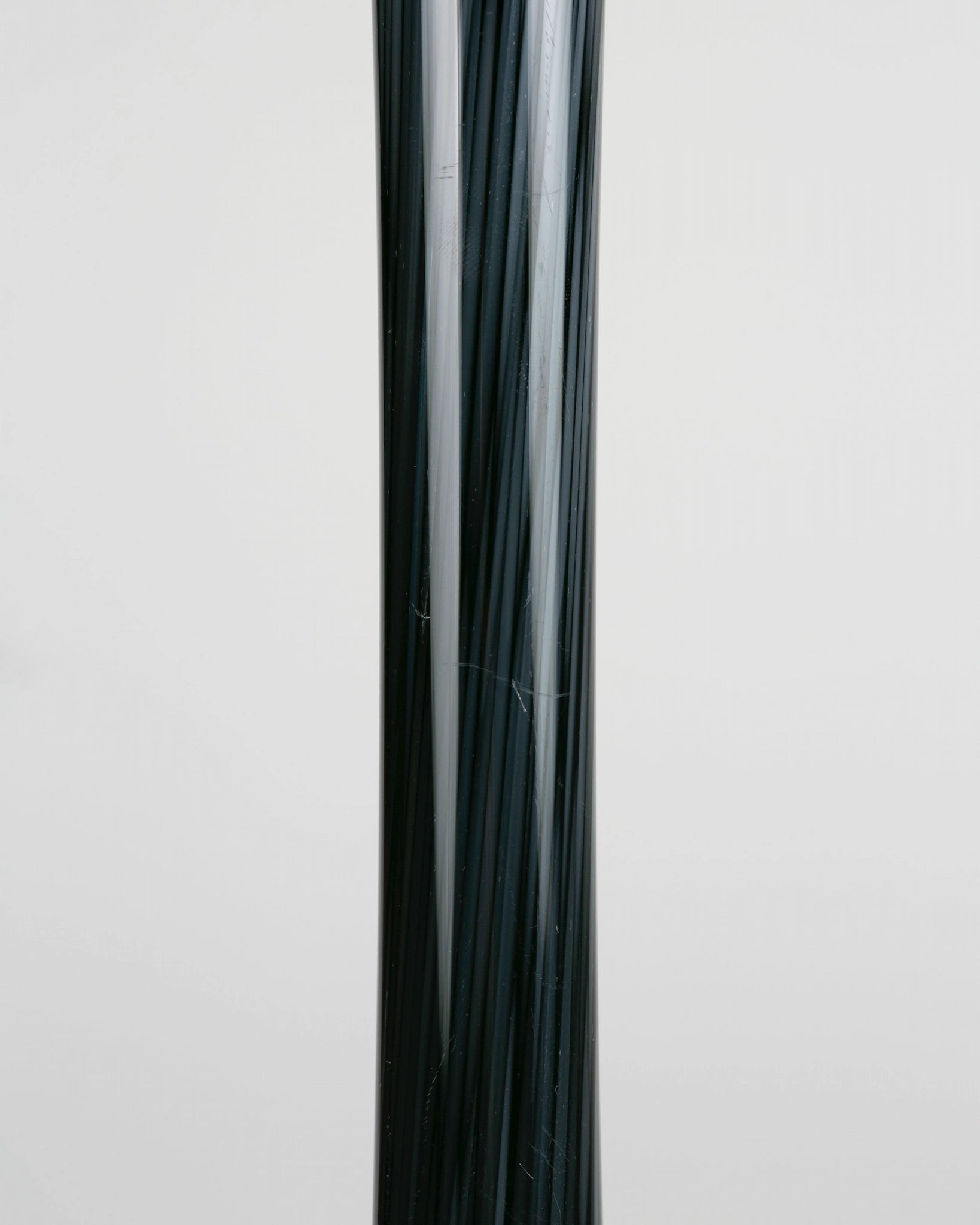 vase-langhals-murano-stil-schwarz-glas