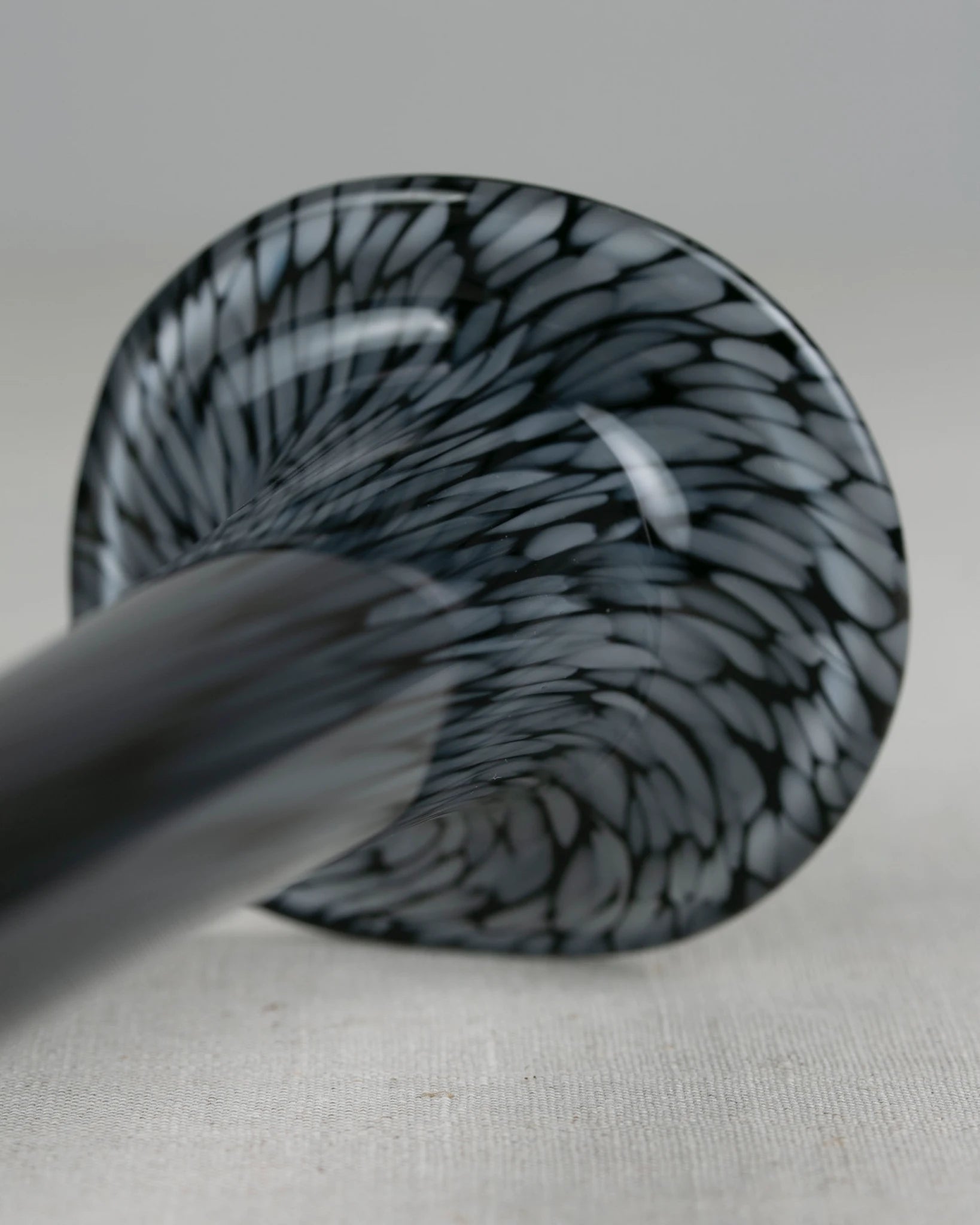 vase-langhals-murano-stil-schwarz-glas