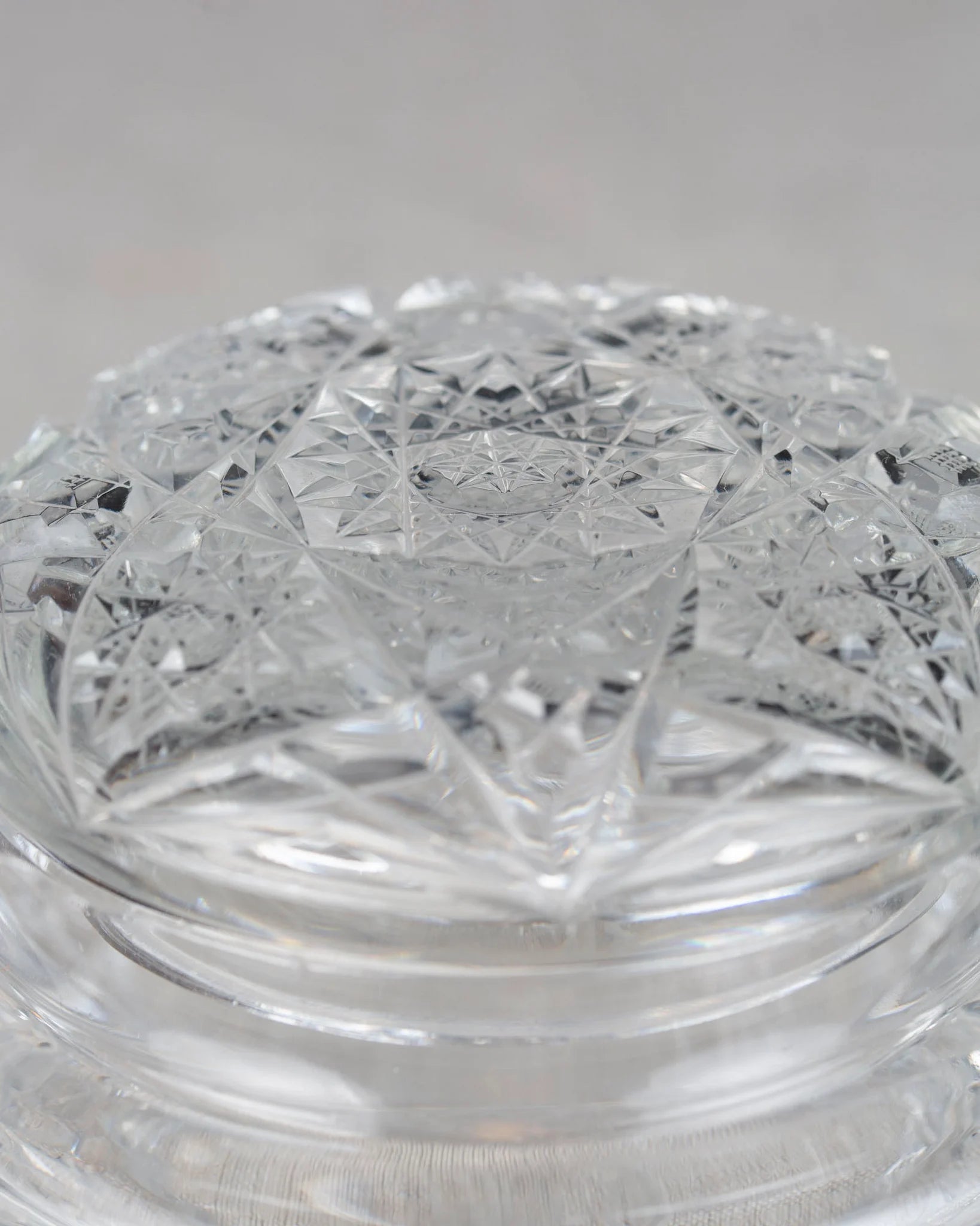 vintage-kristall-deckeldose-dose-schmuckdose-schatulle-glas-art-deco