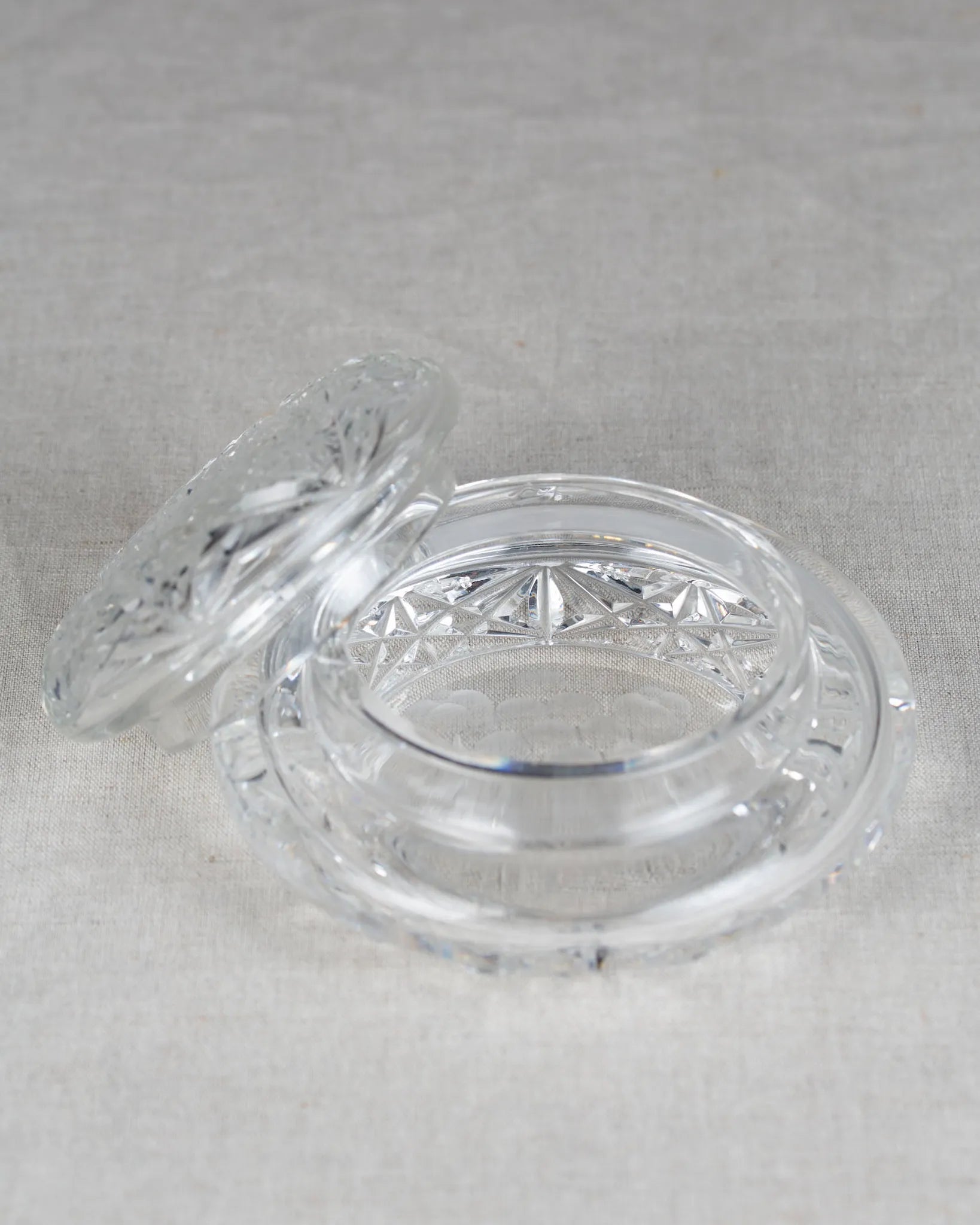 vintage-kristall-deckeldose-dose-schmuckdose-schatulle-glas-art-deco