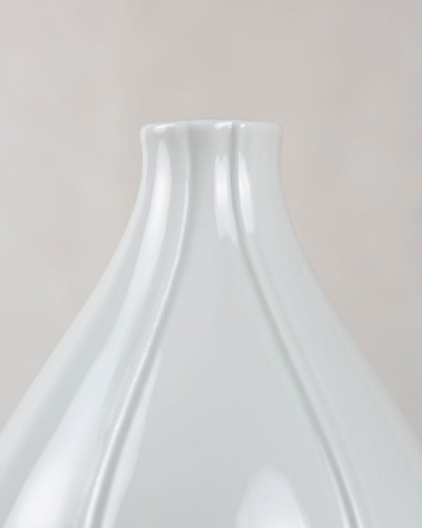 Porzellan Vase in Weiß
