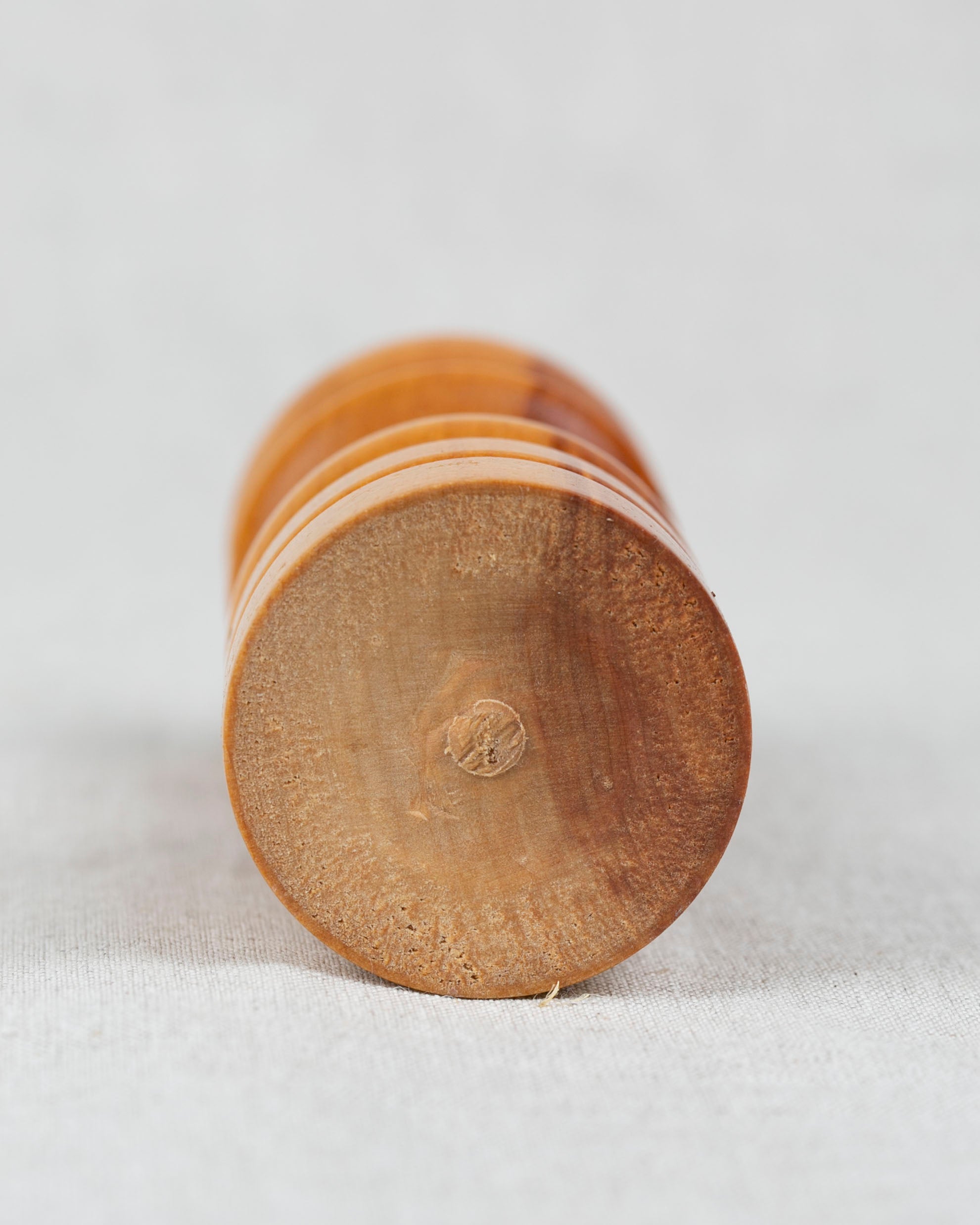 schöner Kerzenständer aus Holz