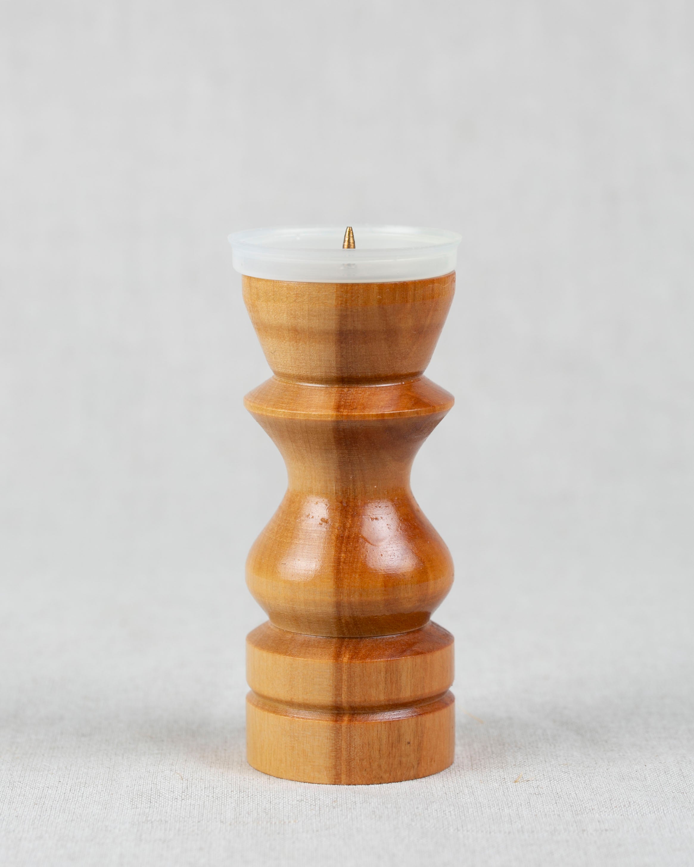 schöner Kerzenständer aus Holz