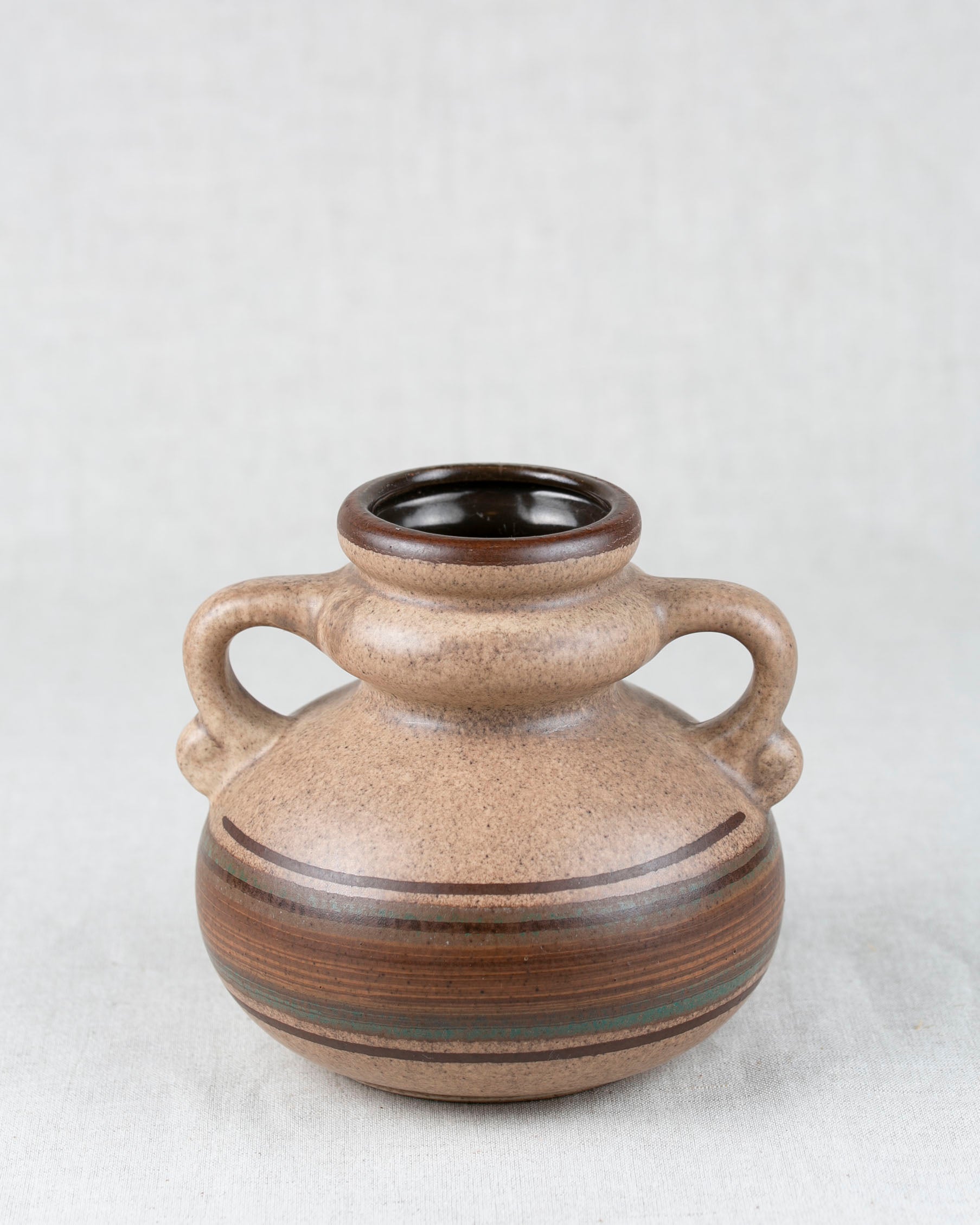 Henkel Vase aus Keramik in Braun