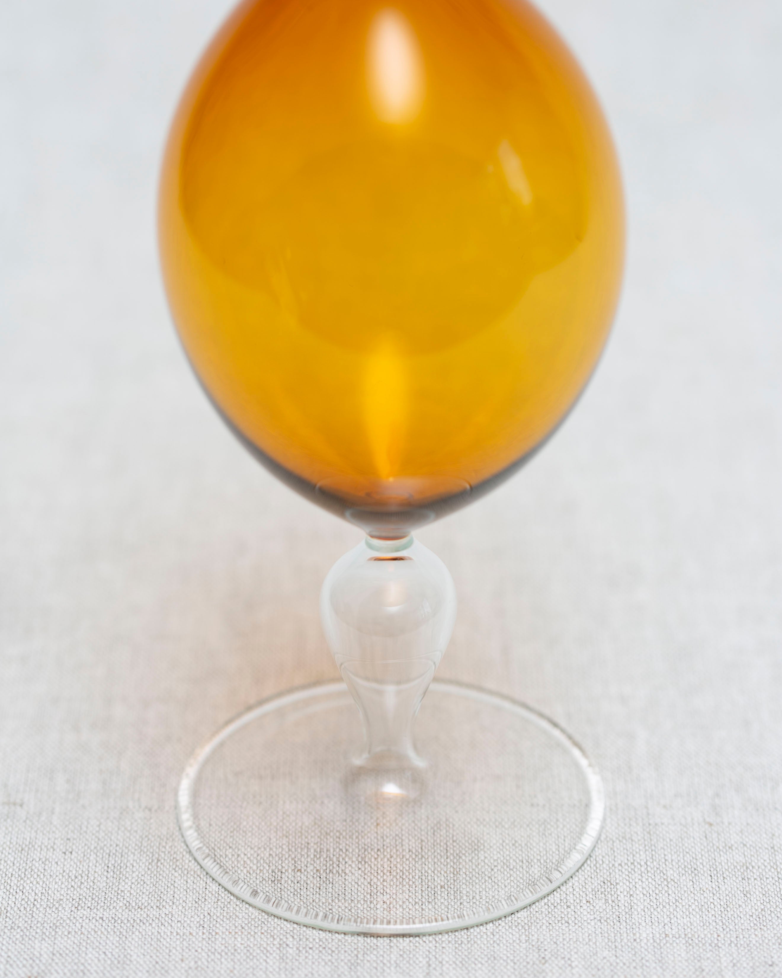 bernsteinfarbene Glaskunst Vase mit Rüschenrand