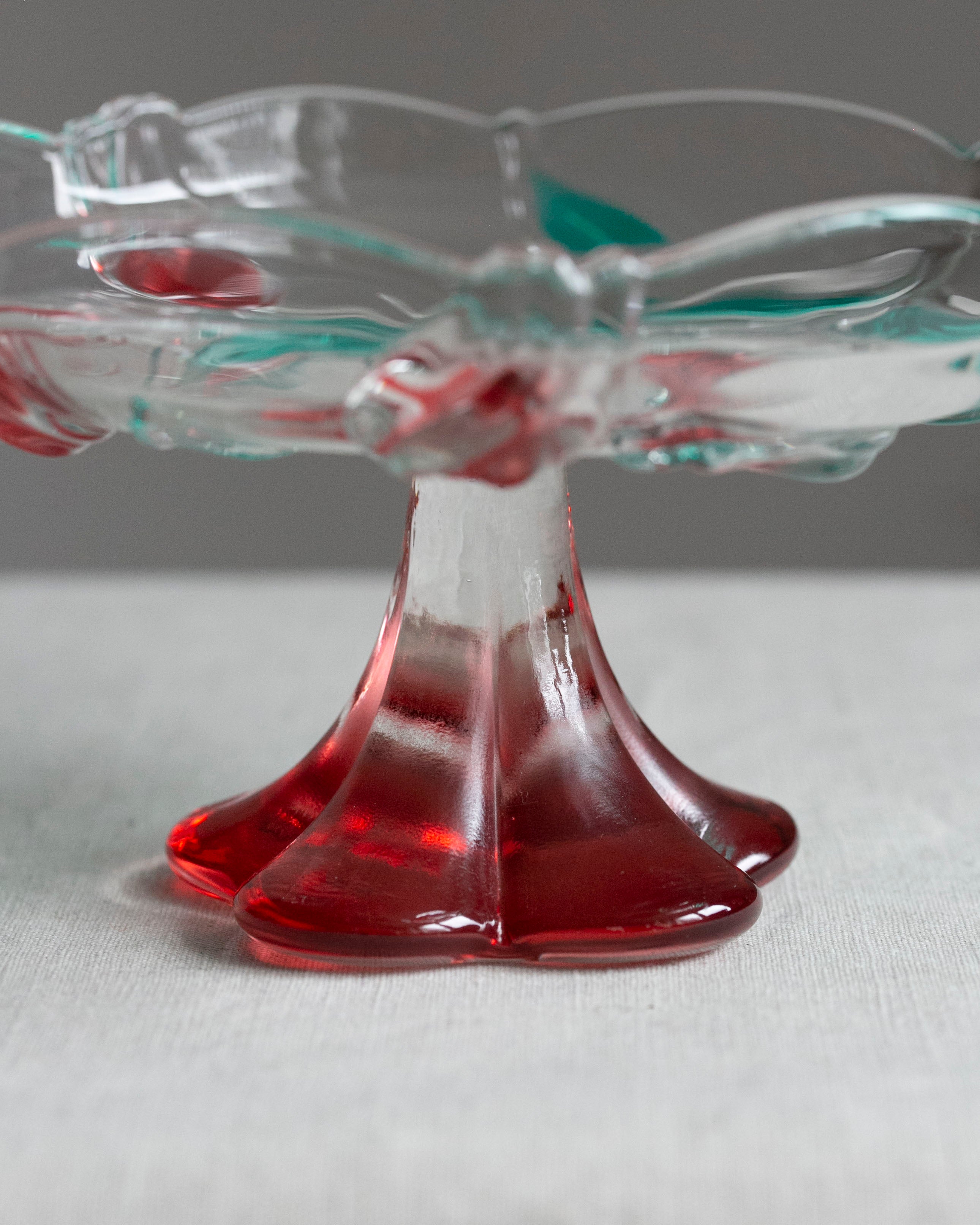 Glasschale mit Tulpenverzierung