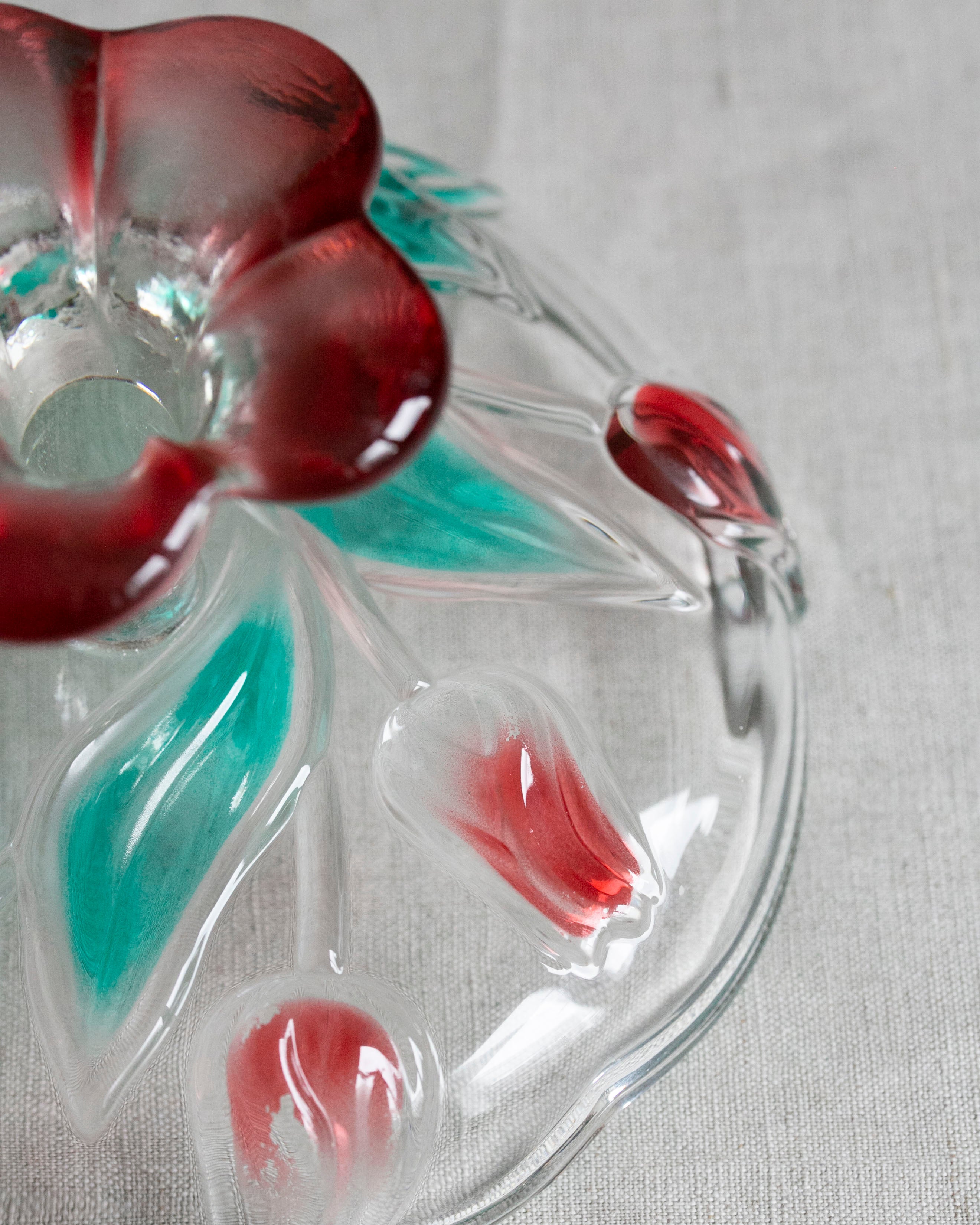 Glasschale mit Tulpenverzierung