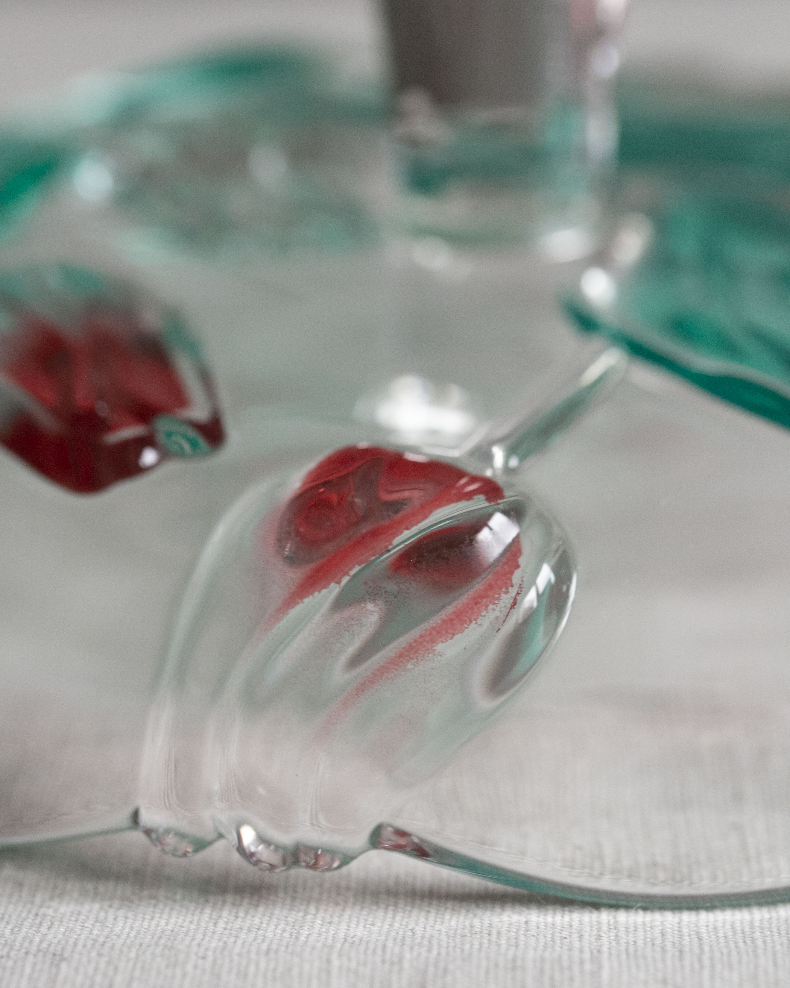 Glasschale mit Tulpenverzierung