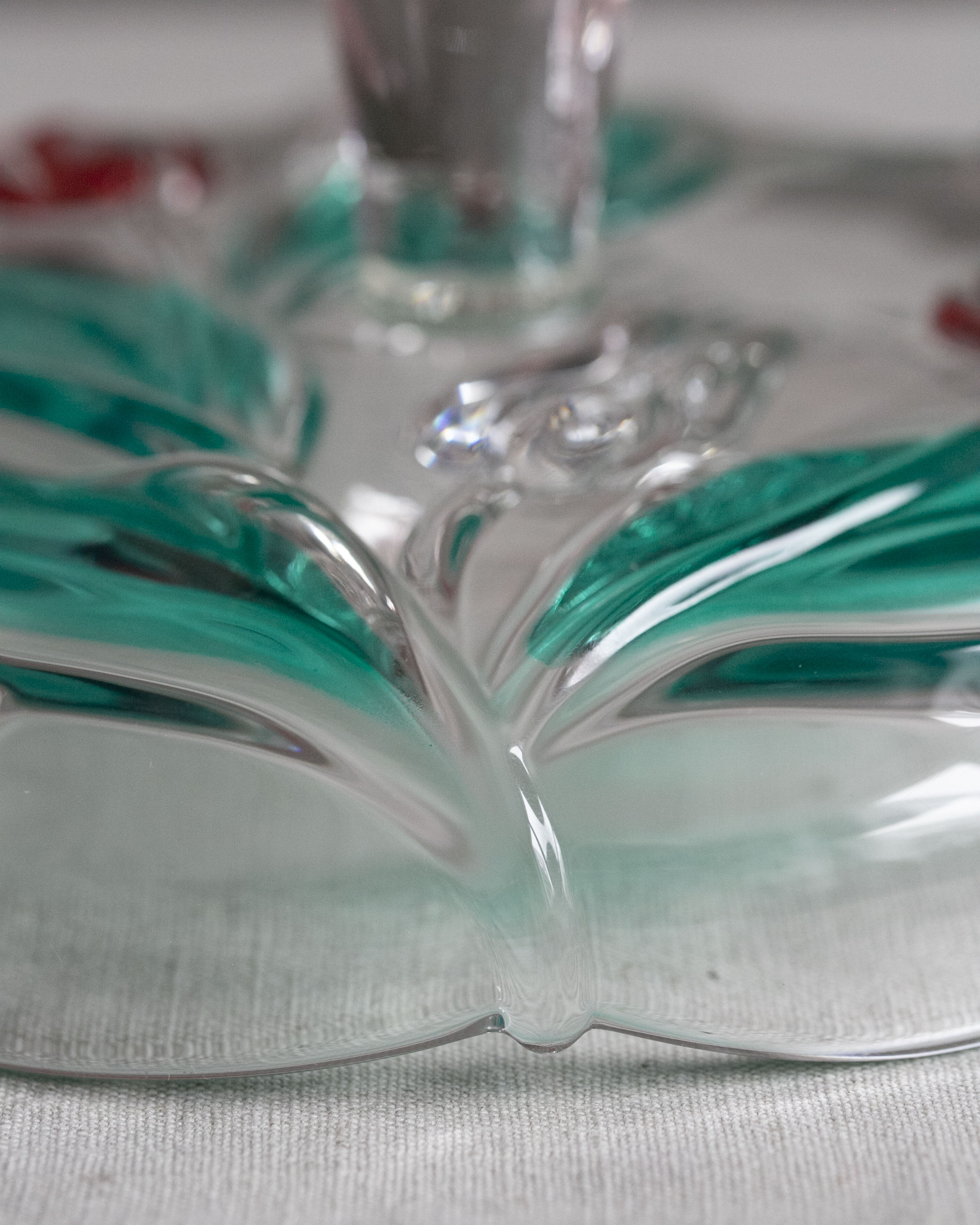Glasschale mit Tulpenverzierung