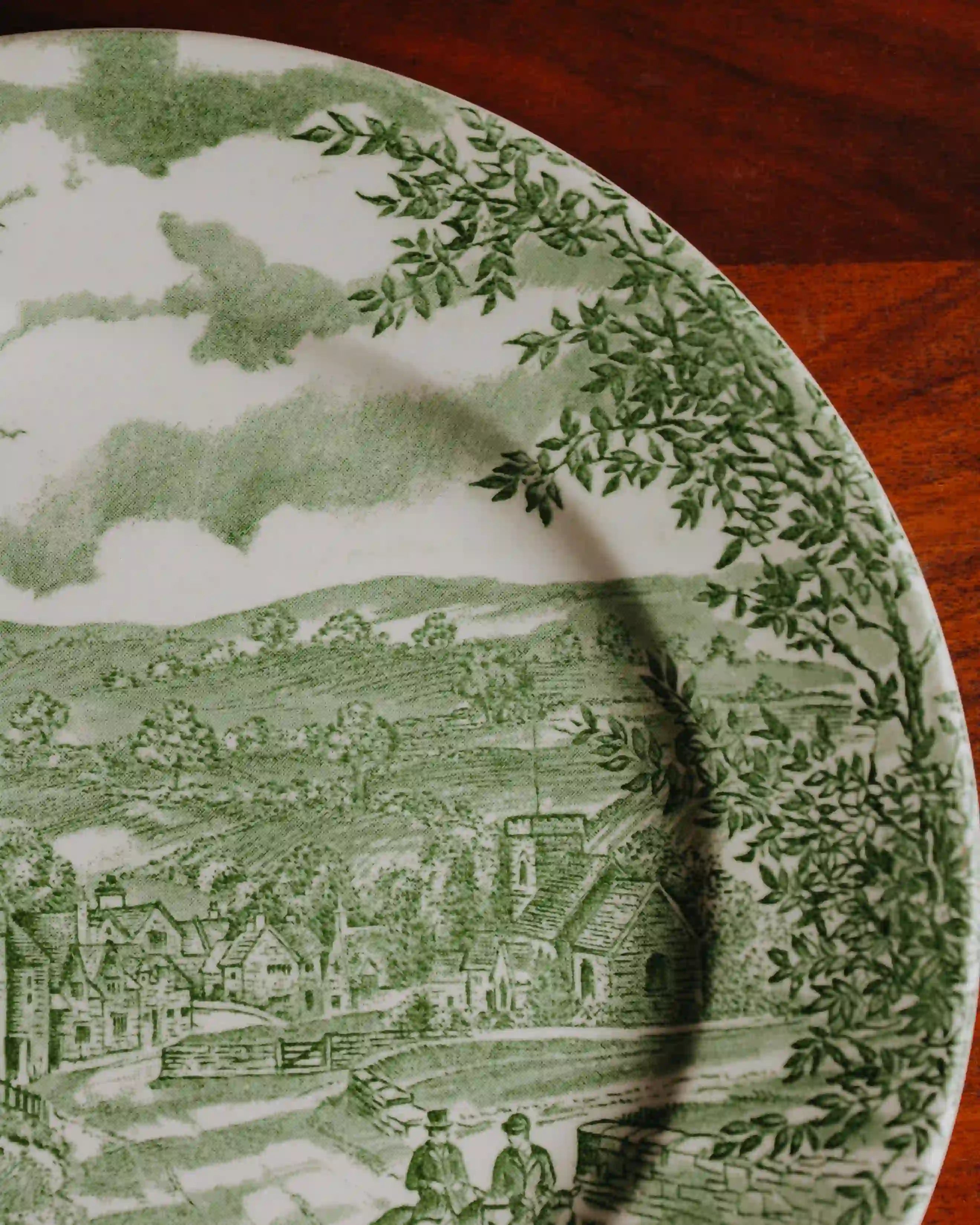 Detail Second-Hand Teller gebraucht, ein Stueck zum Servieren und Anrichten, englische  Teller im landhausstil