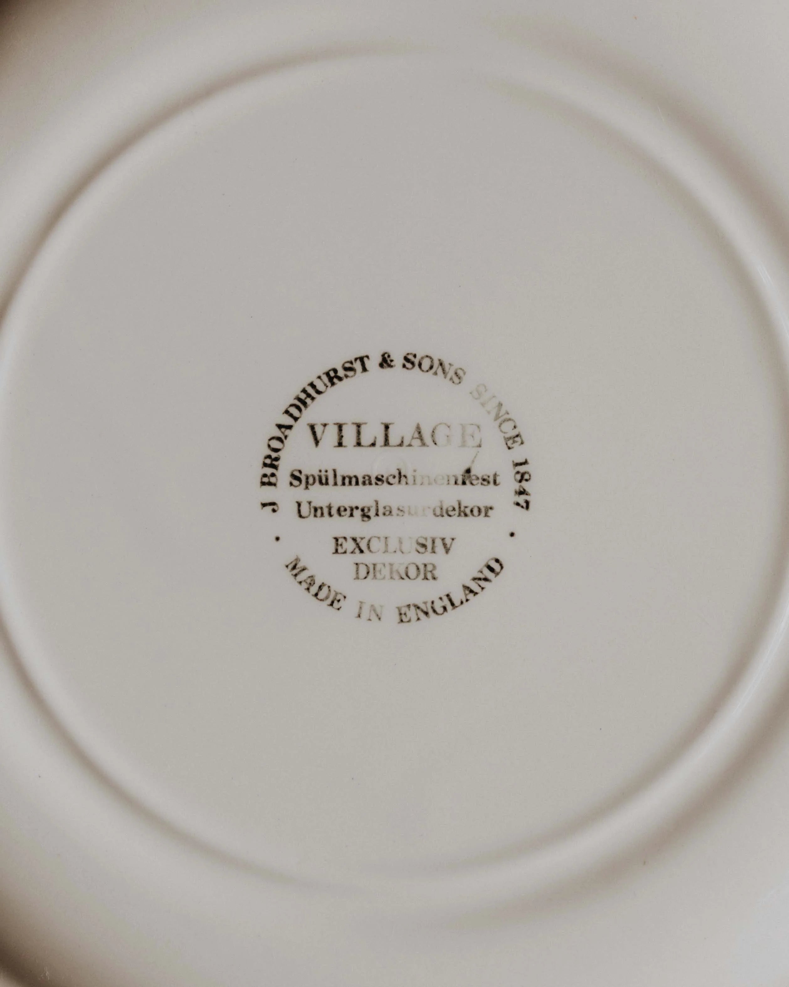 Stempel Second-Hand Teller gebraucht, ein Stueck zum Servieren und Anrichten, englische  Teller im landhausstil