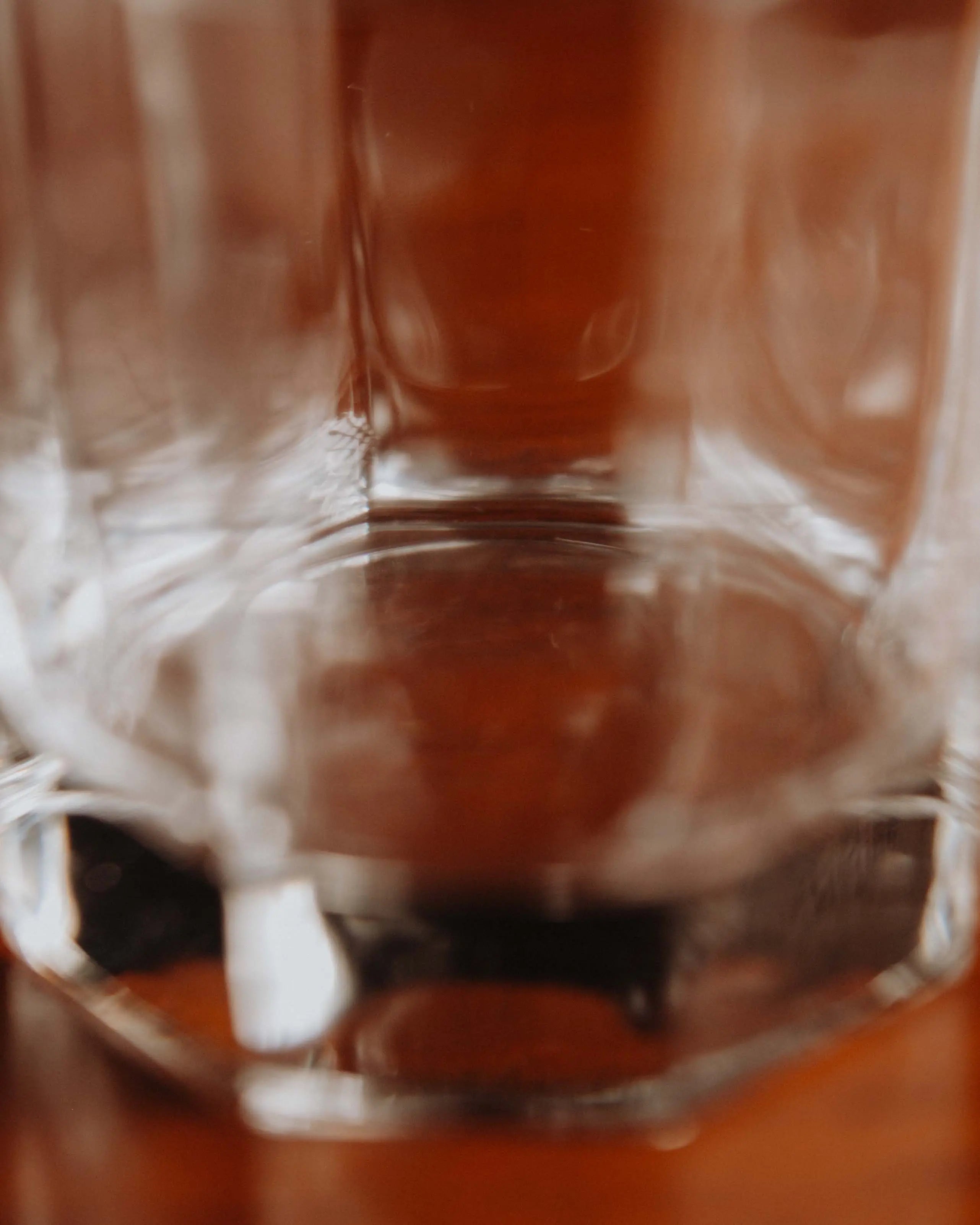 Detailansicht Boden Second-Hand Trinkglas gebraucht, ein Glas fuer dich und deine Gaeste zum Anstossen oktagonal und zylindrisch