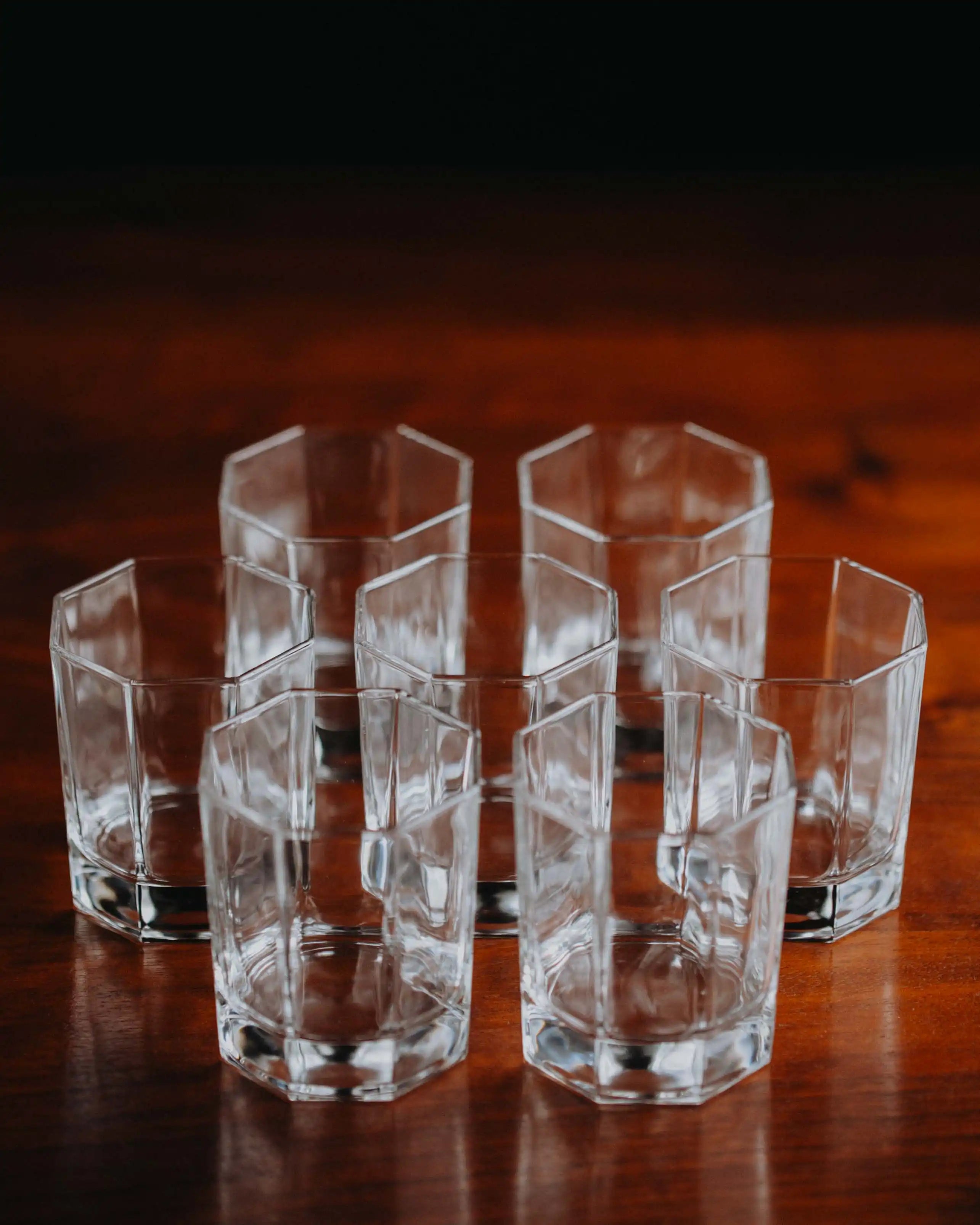 Second-Hand Trinkgläser gebraucht, ein Glas fuer dich und deine Gaeste zum Anstossen oktagonal und zylindrisch