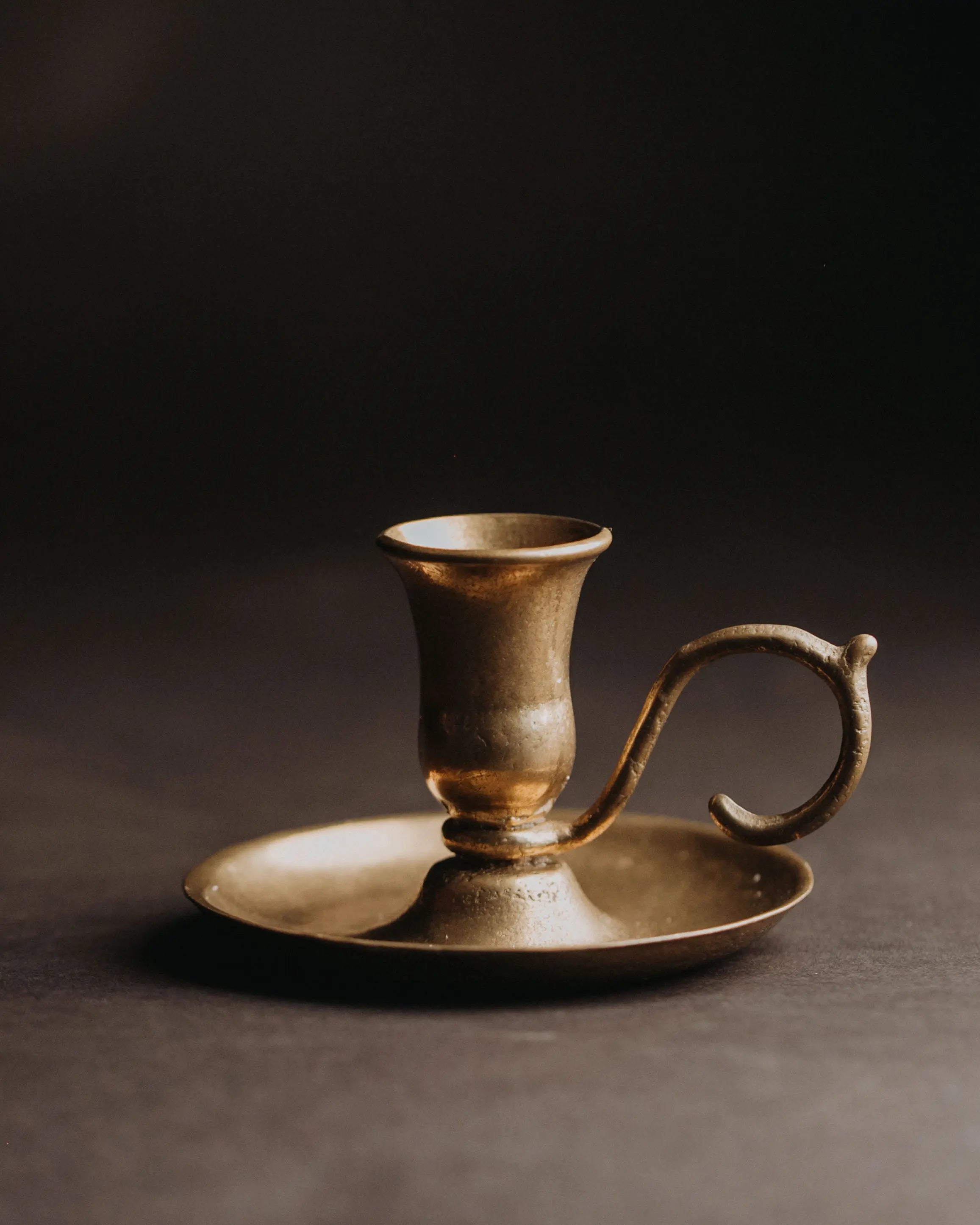 Kerzenhalter aus Messing mit Henkel