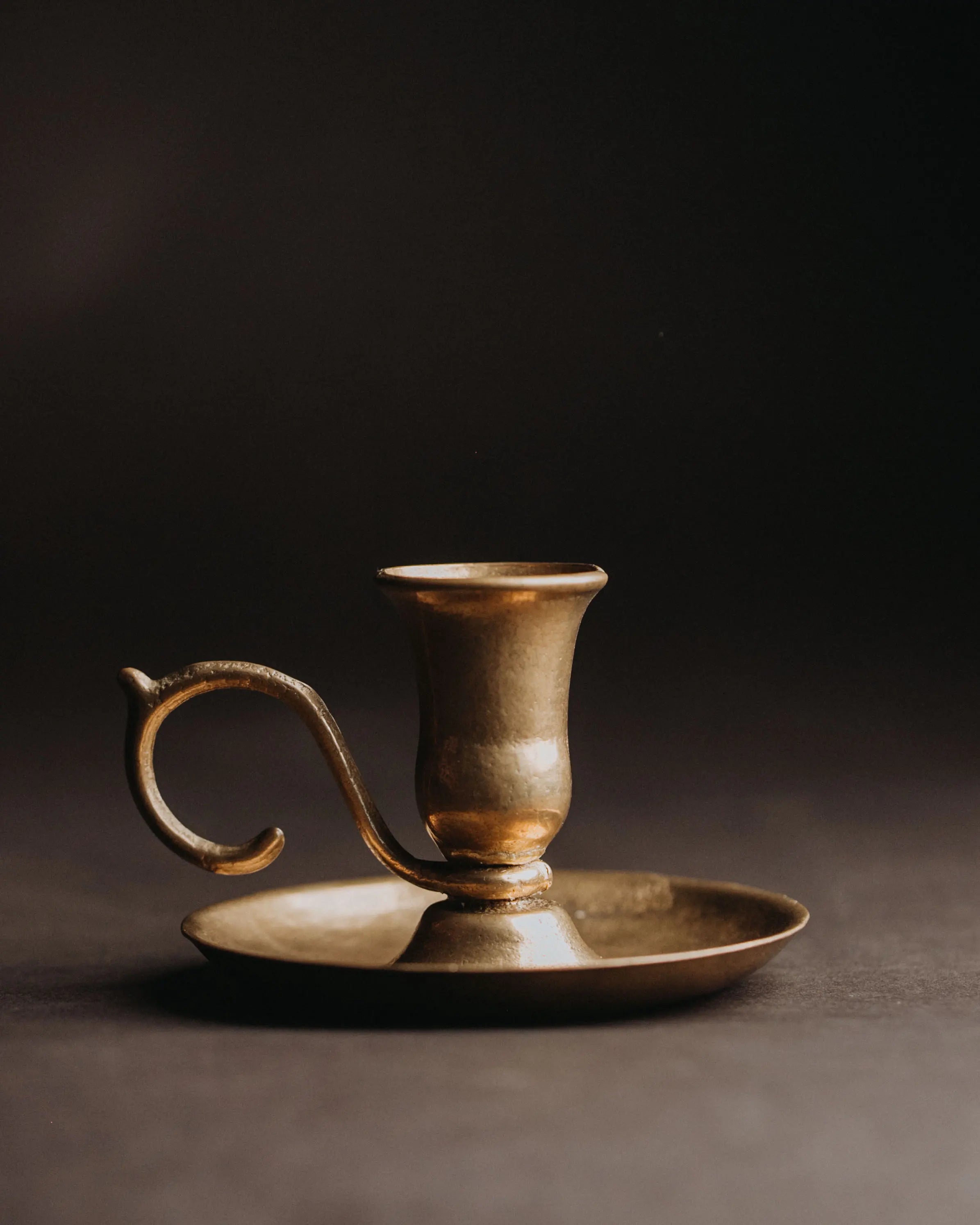 Kerzenhalter aus Messing mit Henkel