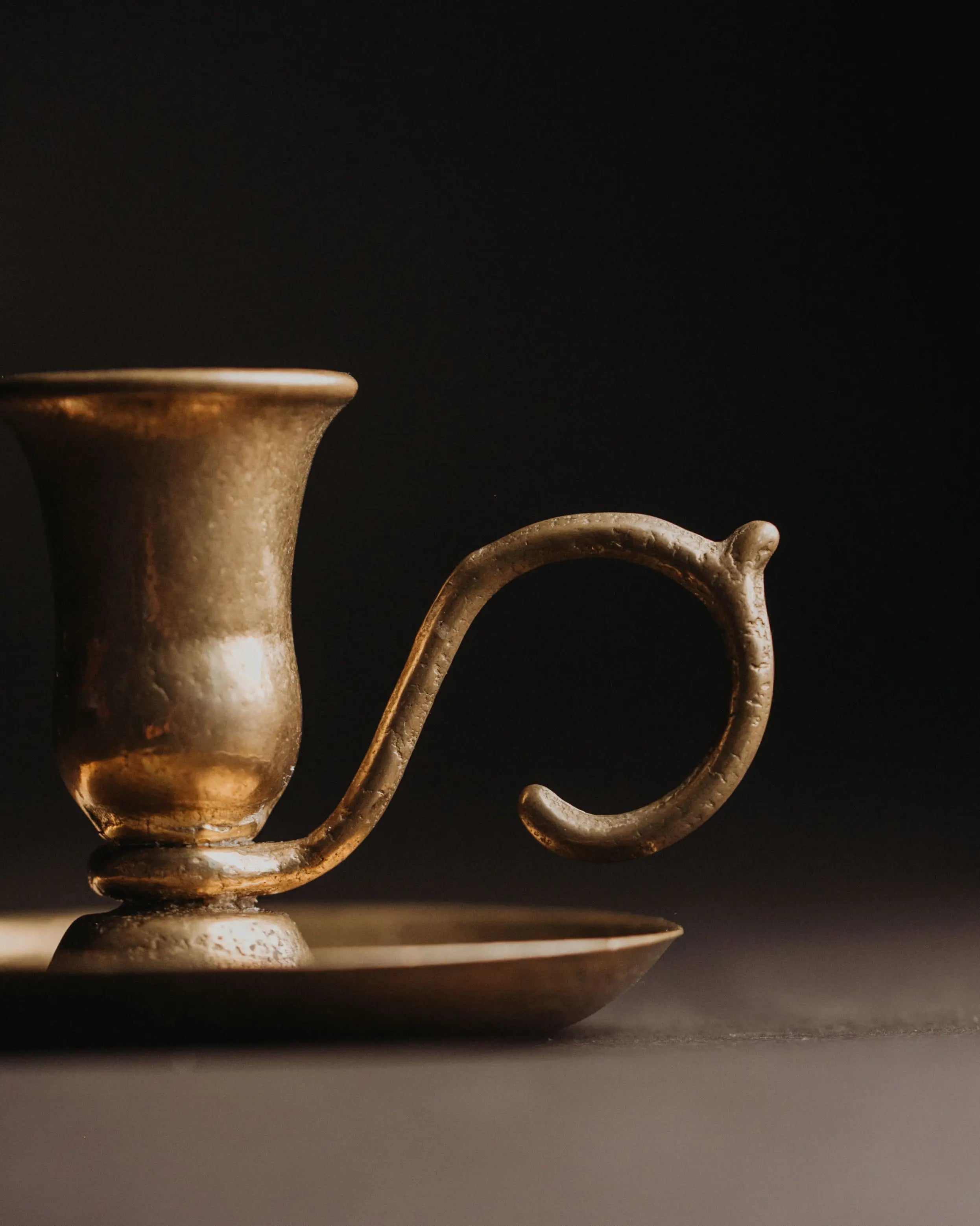 Kerzenhalter aus Messing mit Henkel