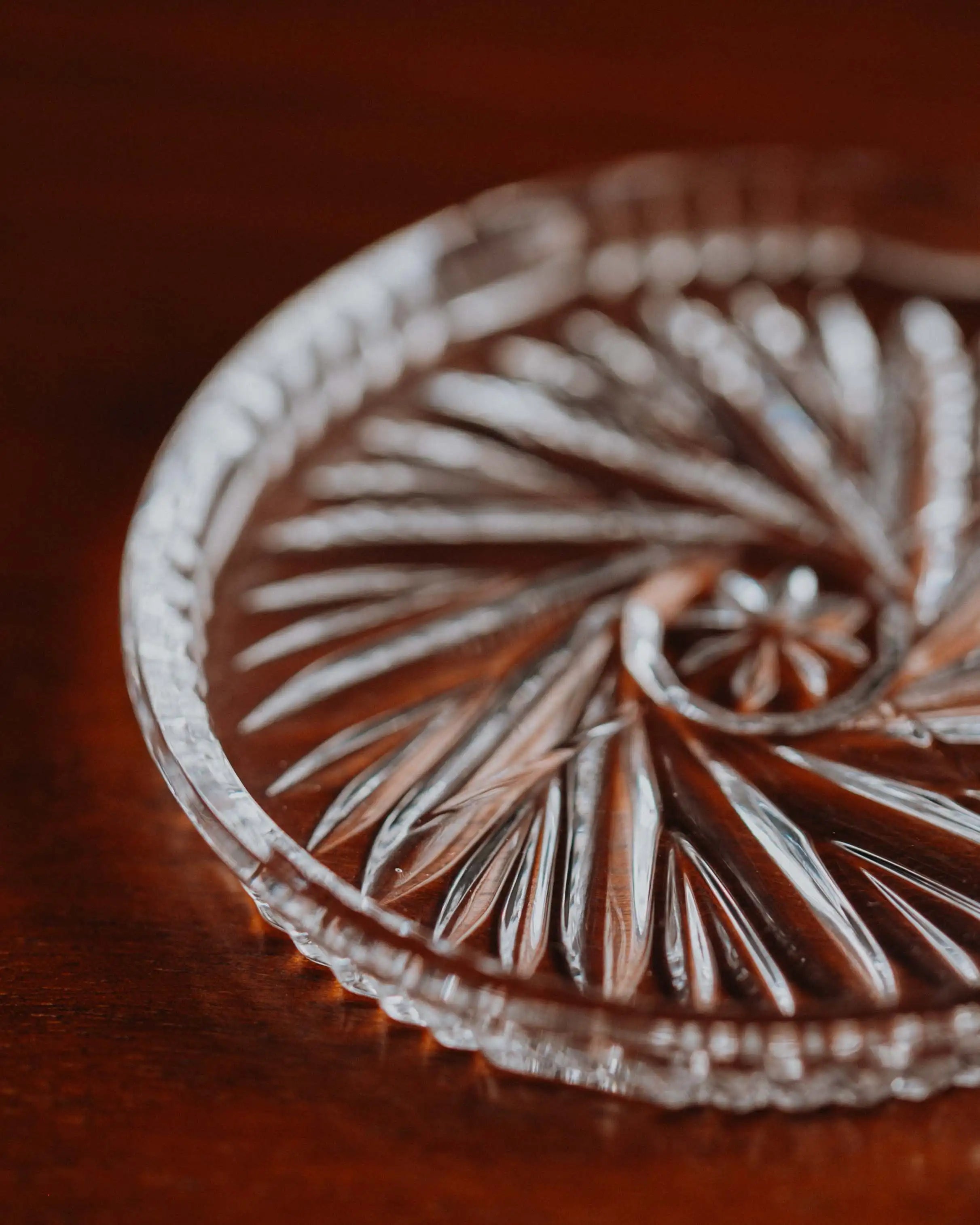 Detail Vintage Untersetzer gebraucht, ein Objekt zum Schuetzen und Arrangieren von Anna Huette mit Originalkarton