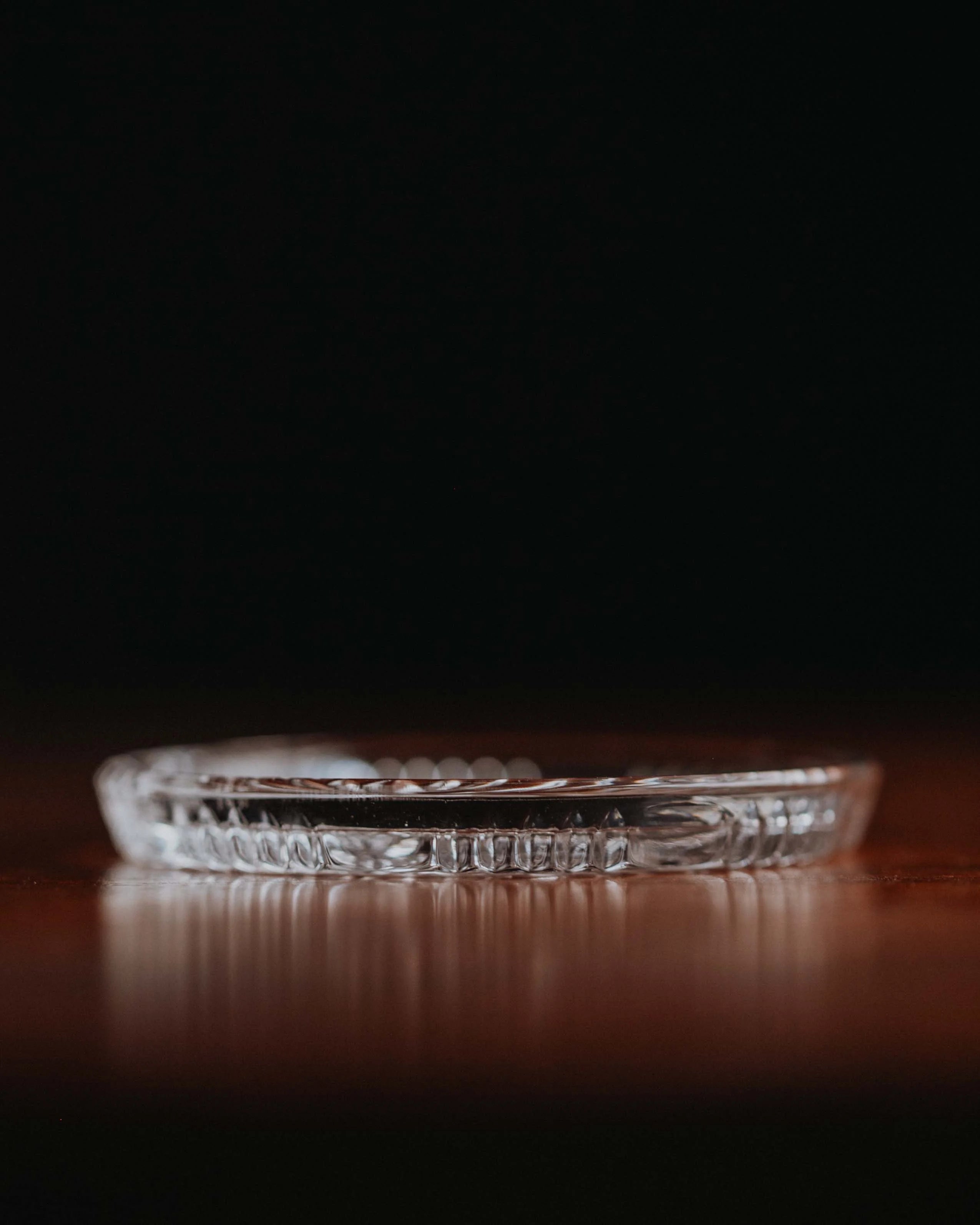 Seitenansicht Vintage Untersetzer gebraucht, ein Objekt zum Schuetzen und Arrangieren von Anna Huette mit Originalkarton