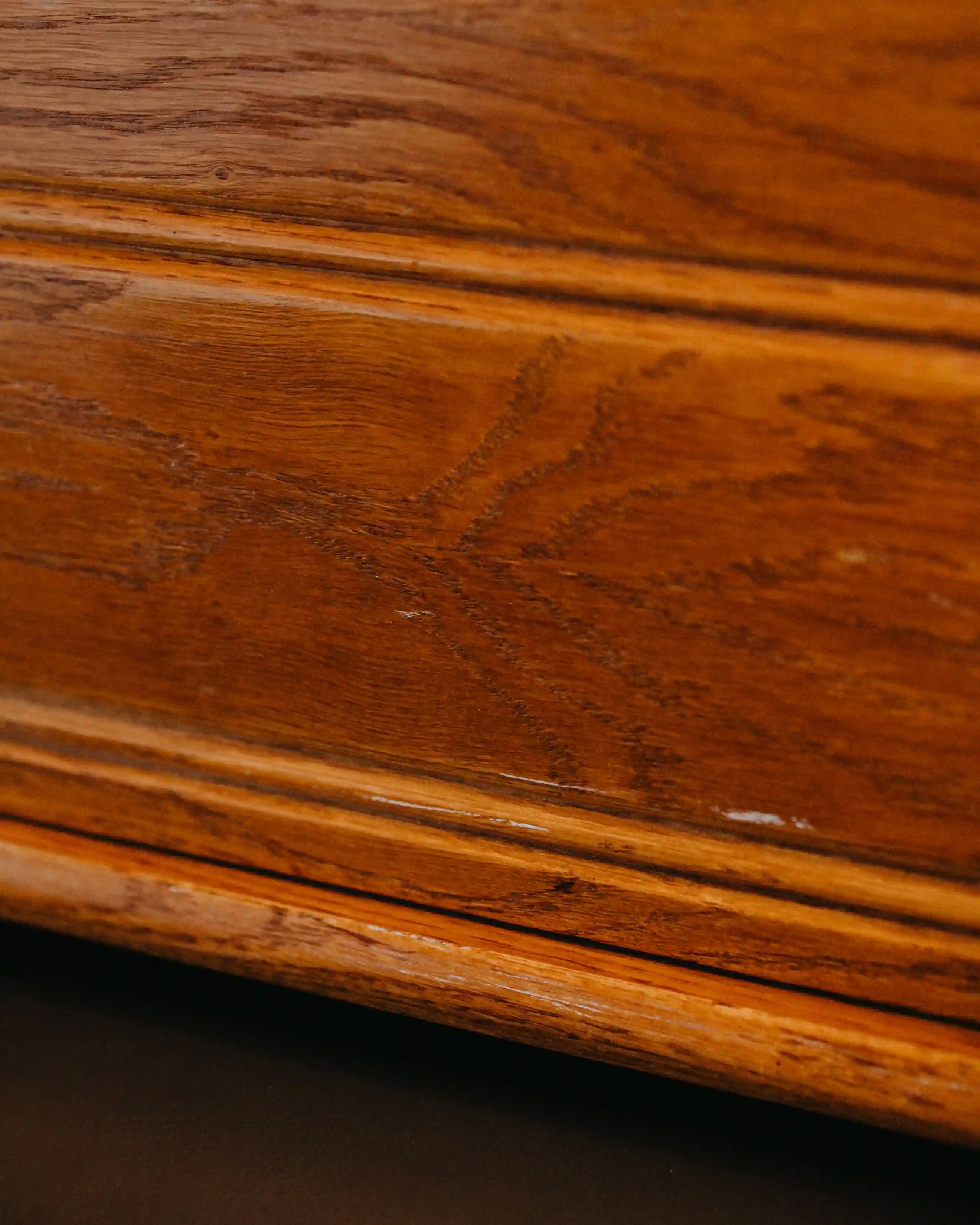 Vintage Zeitungsständer gebraucht – ein Objekt zum Ordnen und Präsentieren von Papieren