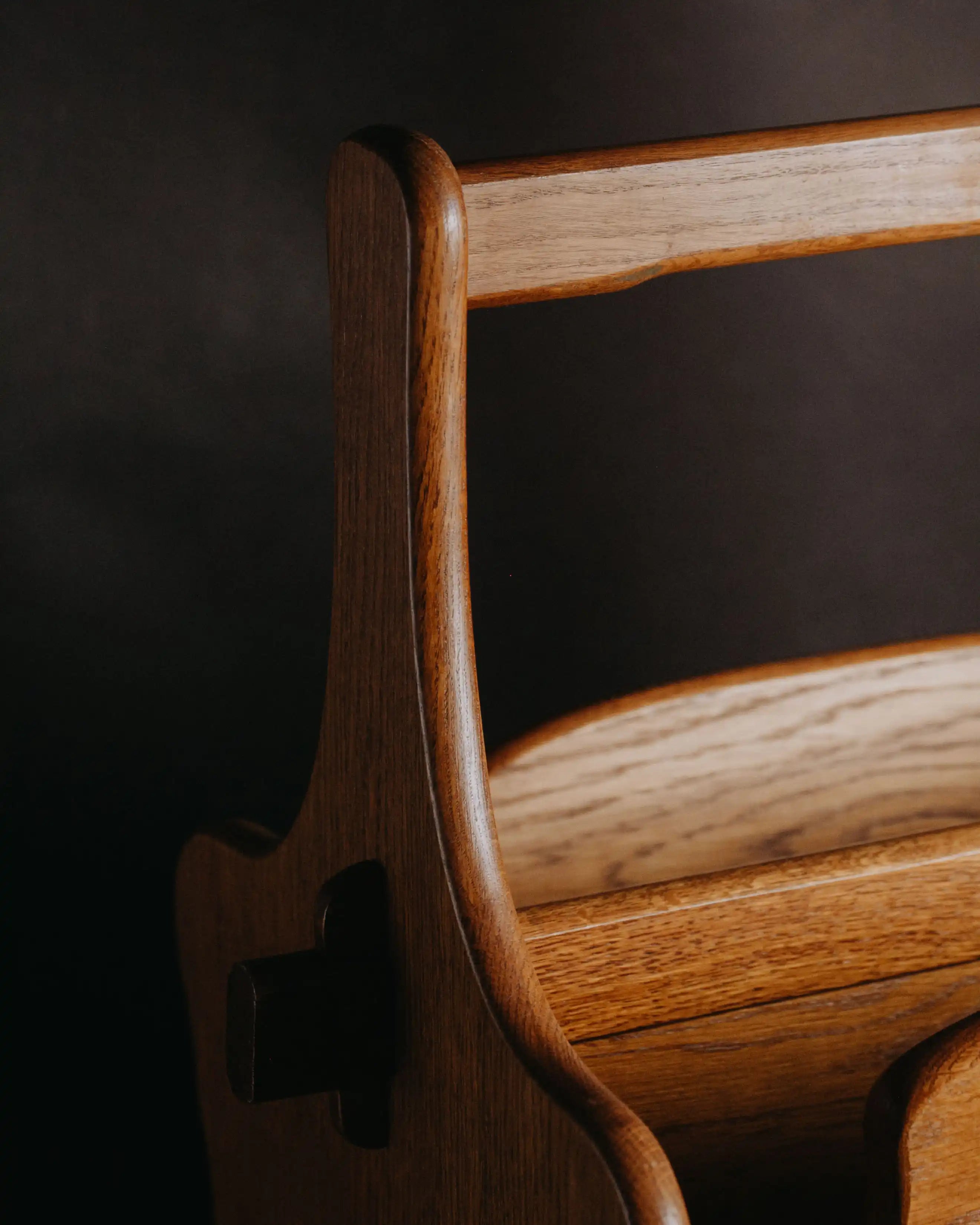 Vintage Zeitungsständer gebraucht – ein Objekt zum Ordnen und Präsentieren von Papieren