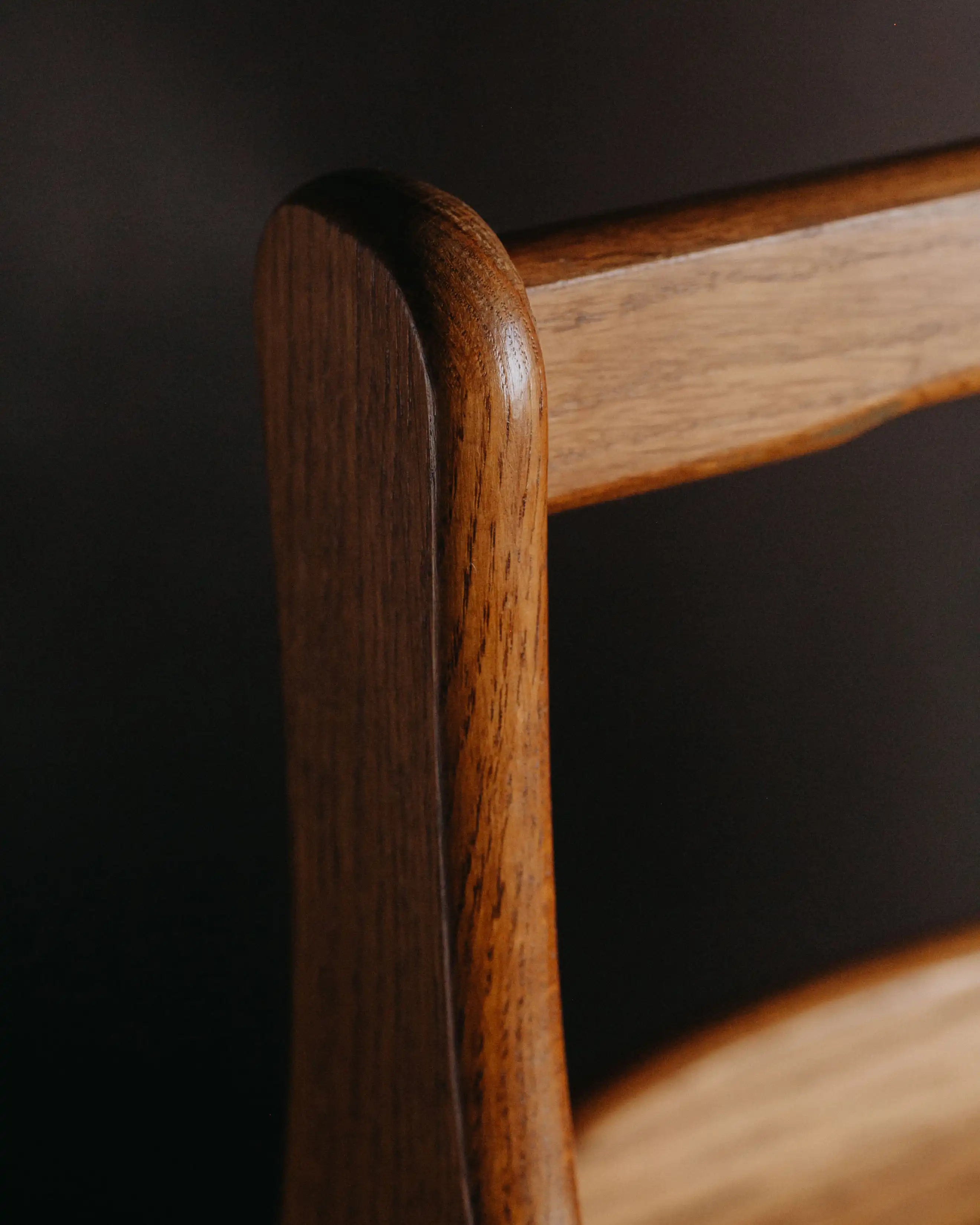 Vintage Zeitungsständer gebraucht – ein Objekt zum Ordnen und Präsentieren von Papieren