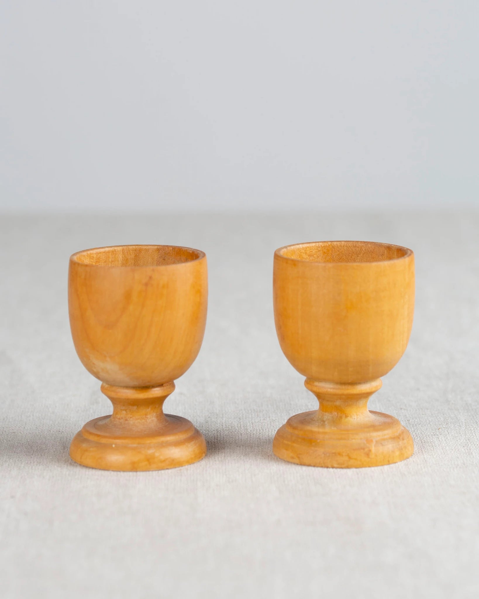 eierbecher-holz-frühstück-becher-servieren