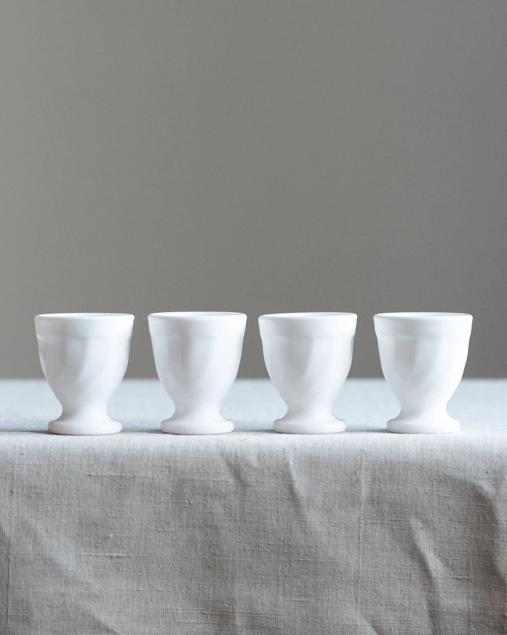 eierbecher-opalglas-weiss-vintage