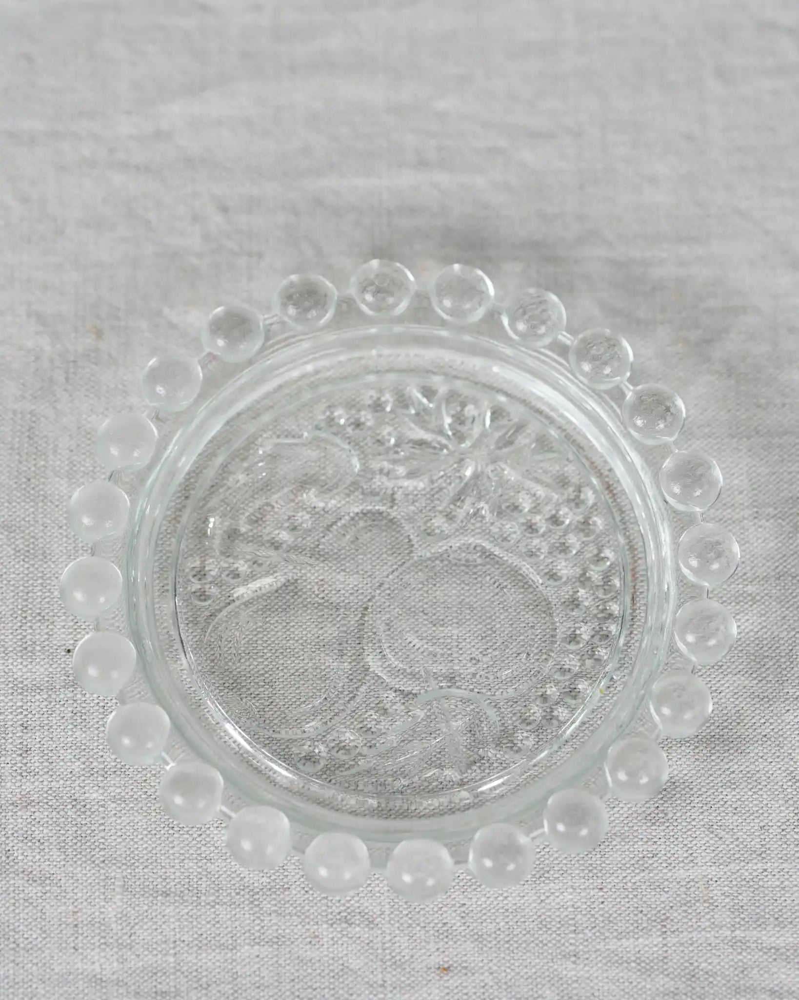 glas-untersetzer-birne-apfel-obst-vintage-noppen