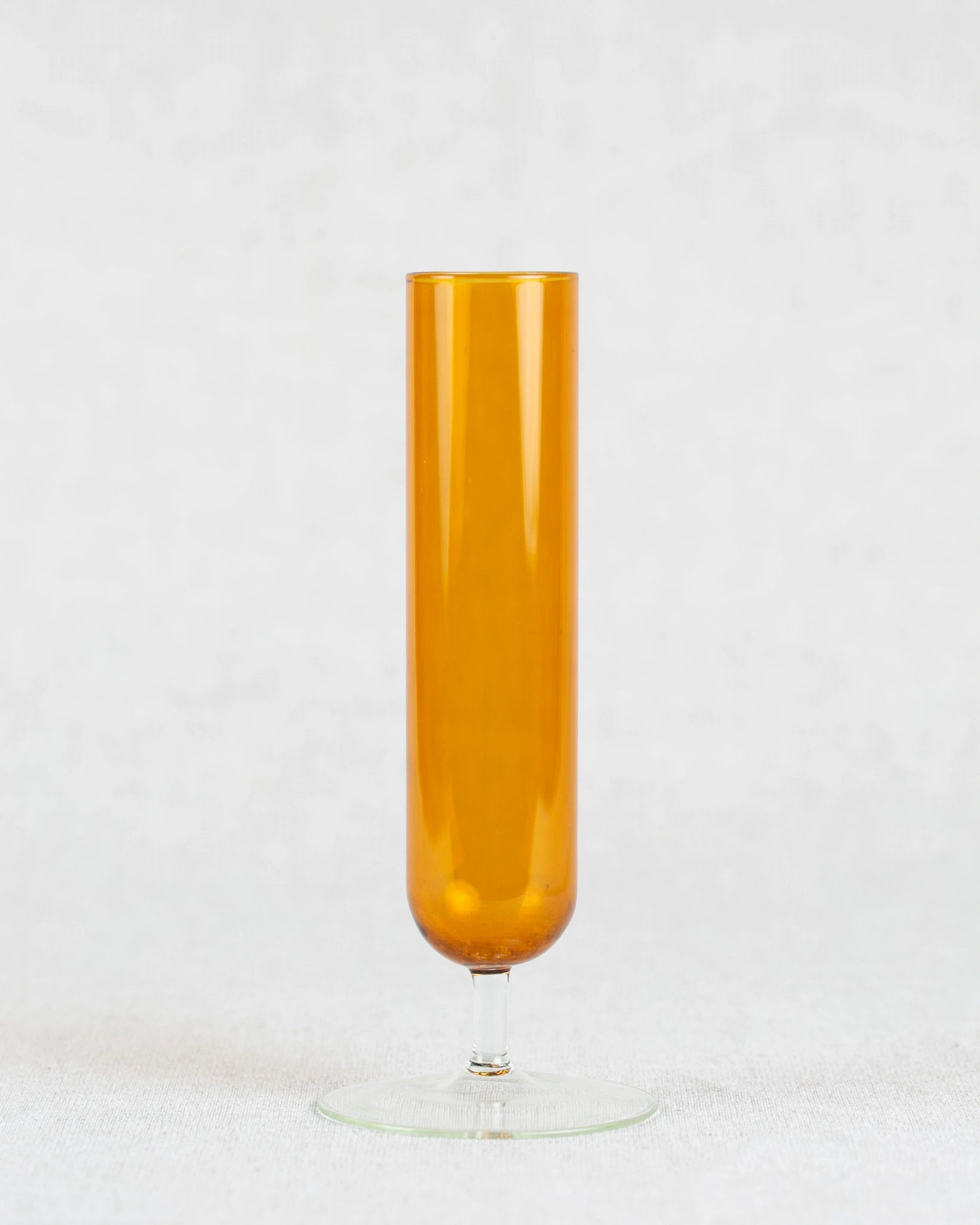 glasvase-ddr-mundgeblasen-bernsteinfarben-orange-schmal-vintage