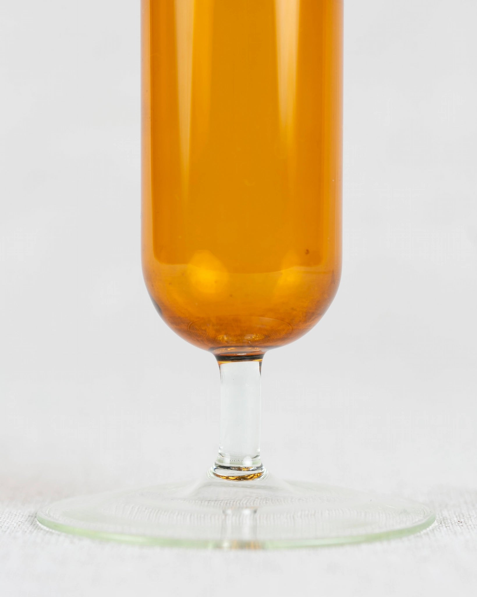 glasvase-ddr-mundgeblasen-bernsteinfarben-orange-schmal-vintage
