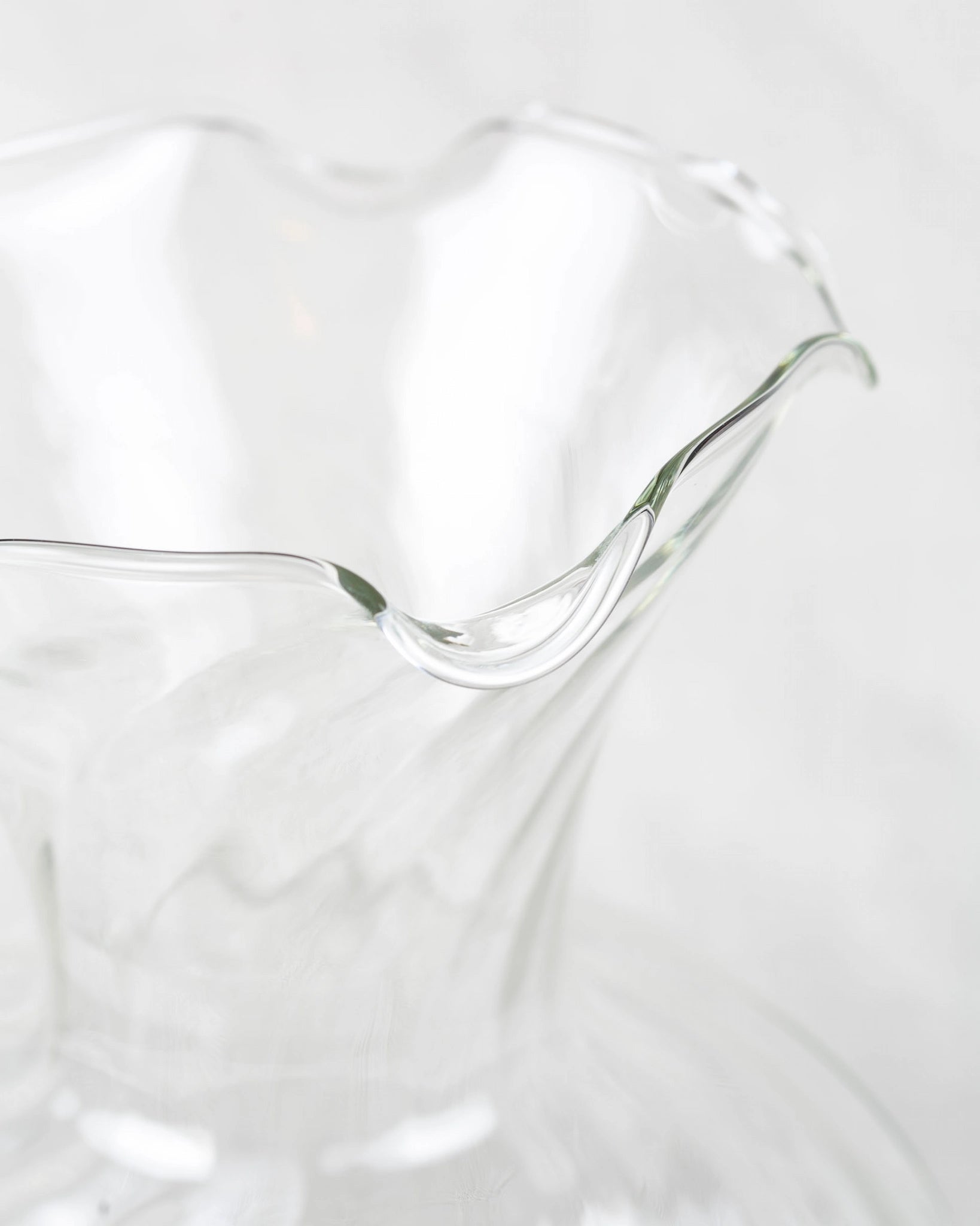 hibiskus-glasvase-rüschenrand-vintage-glas-vase